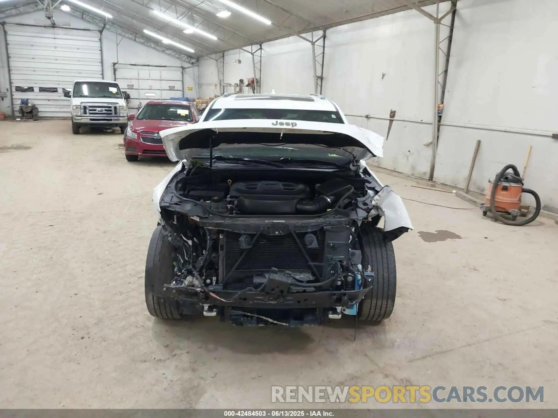 13 Photograph of a damaged car 1C4RJFCG1MC536864 JEEP GRAND CHEROKEE 2021