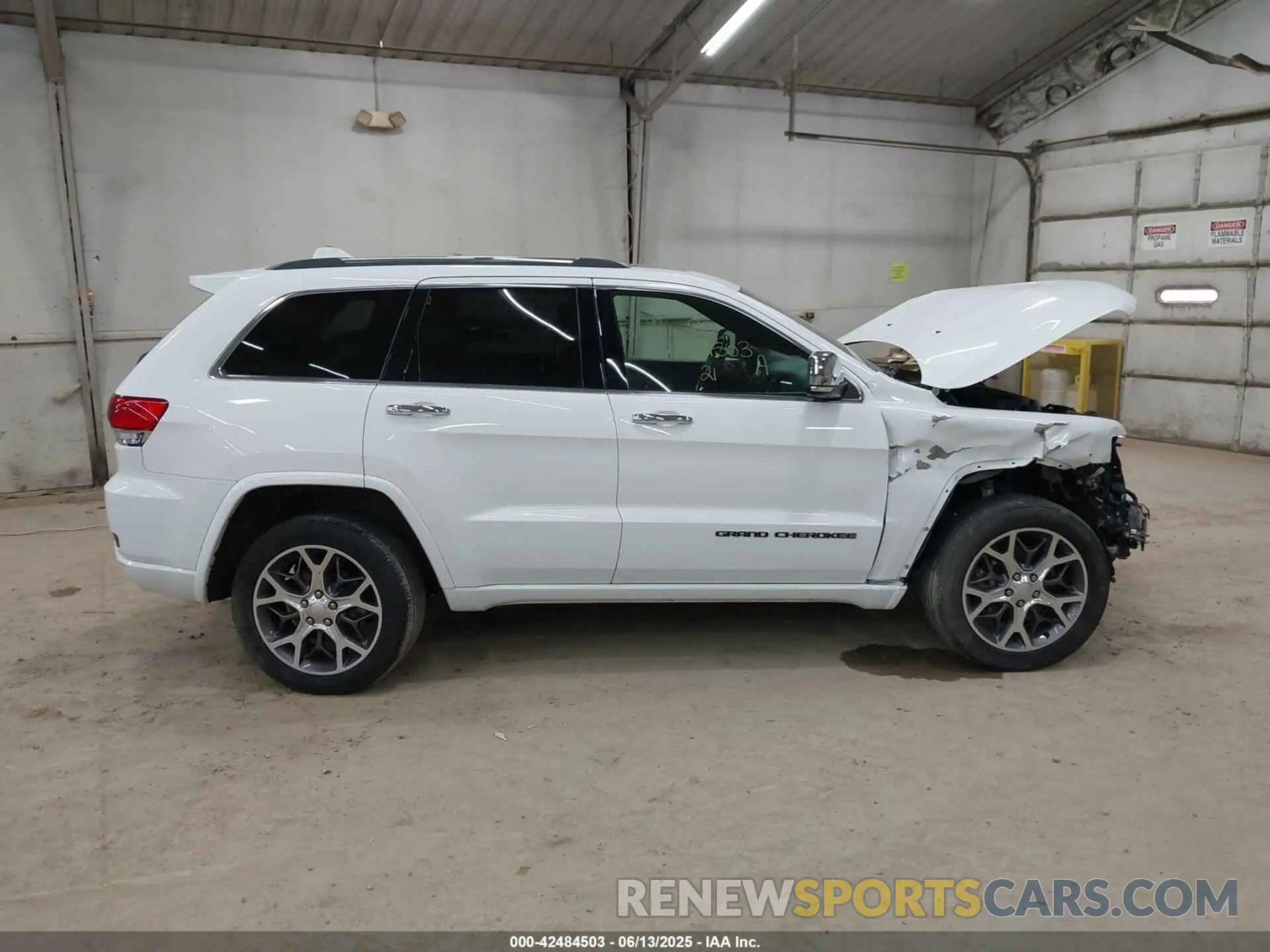 14 Photograph of a damaged car 1C4RJFCG1MC536864 JEEP GRAND CHEROKEE 2021
