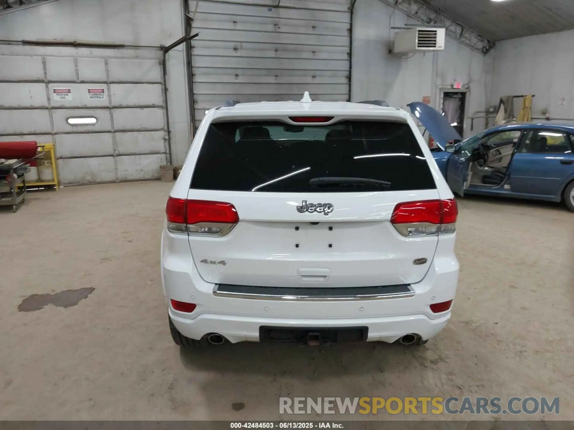 17 Photograph of a damaged car 1C4RJFCG1MC536864 JEEP GRAND CHEROKEE 2021