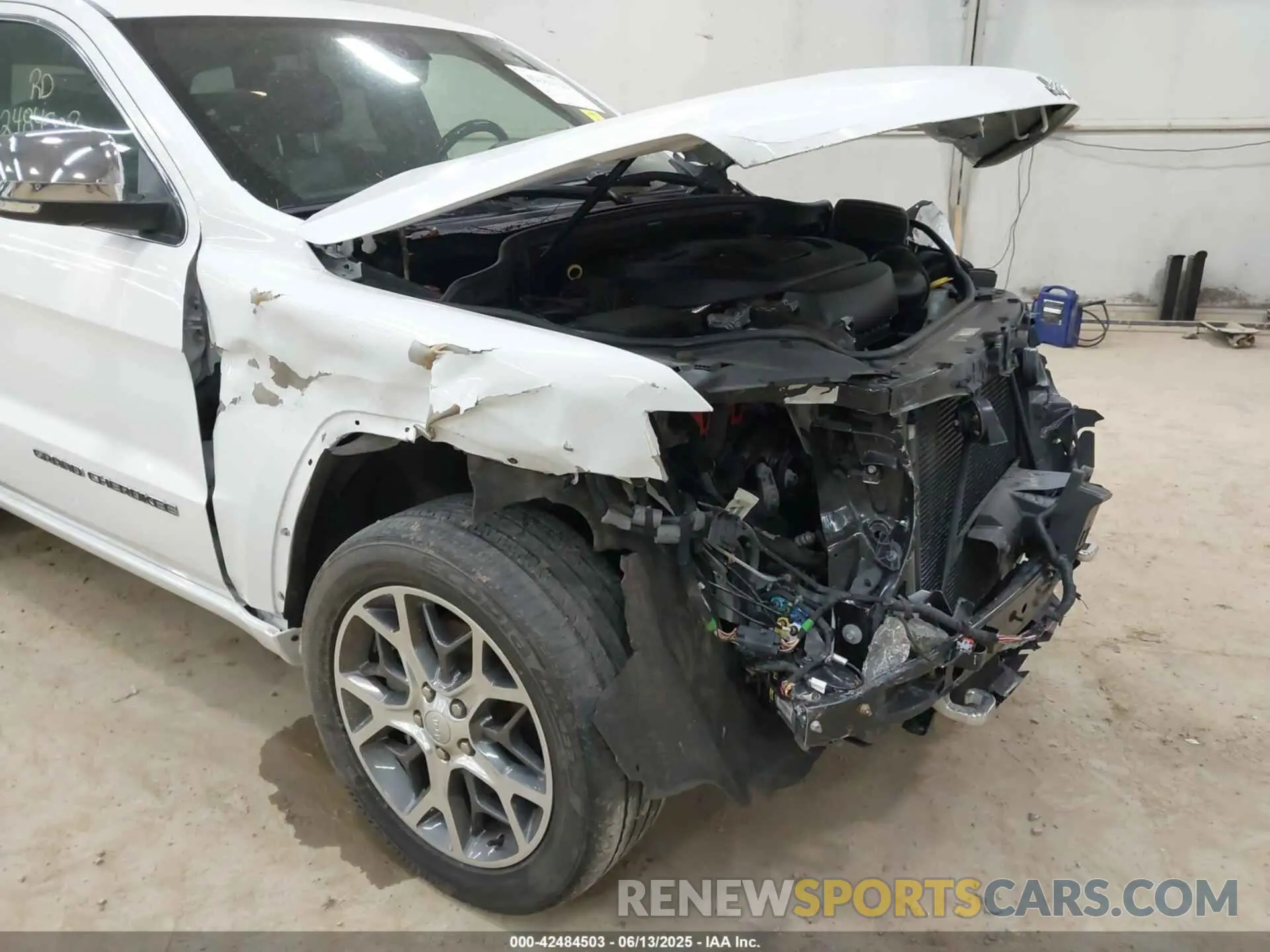 20 Photograph of a damaged car 1C4RJFCG1MC536864 JEEP GRAND CHEROKEE 2021