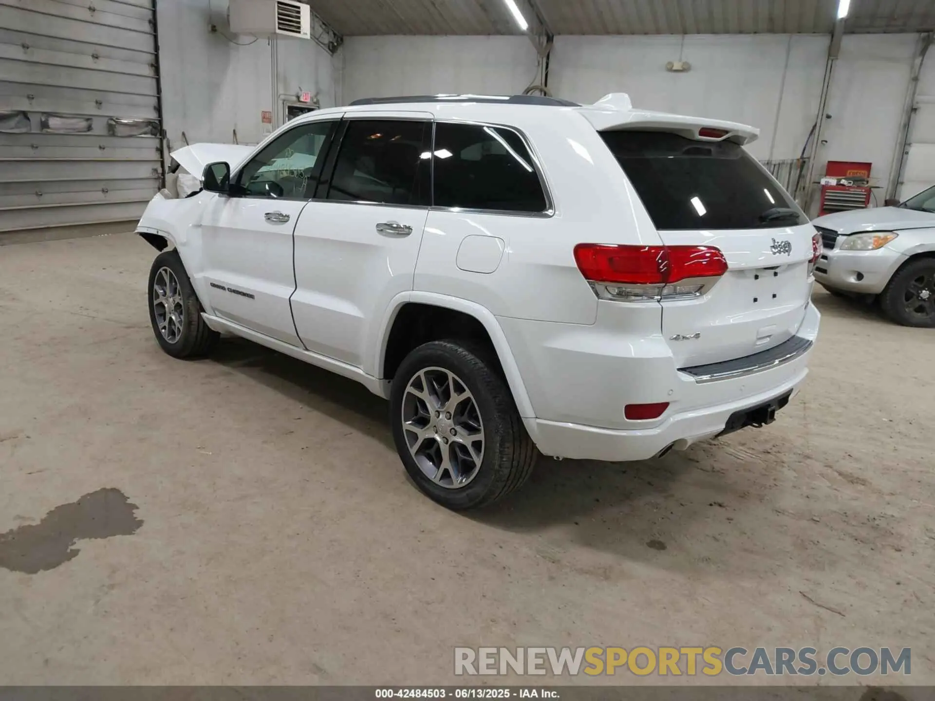 3 Photograph of a damaged car 1C4RJFCG1MC536864 JEEP GRAND CHEROKEE 2021