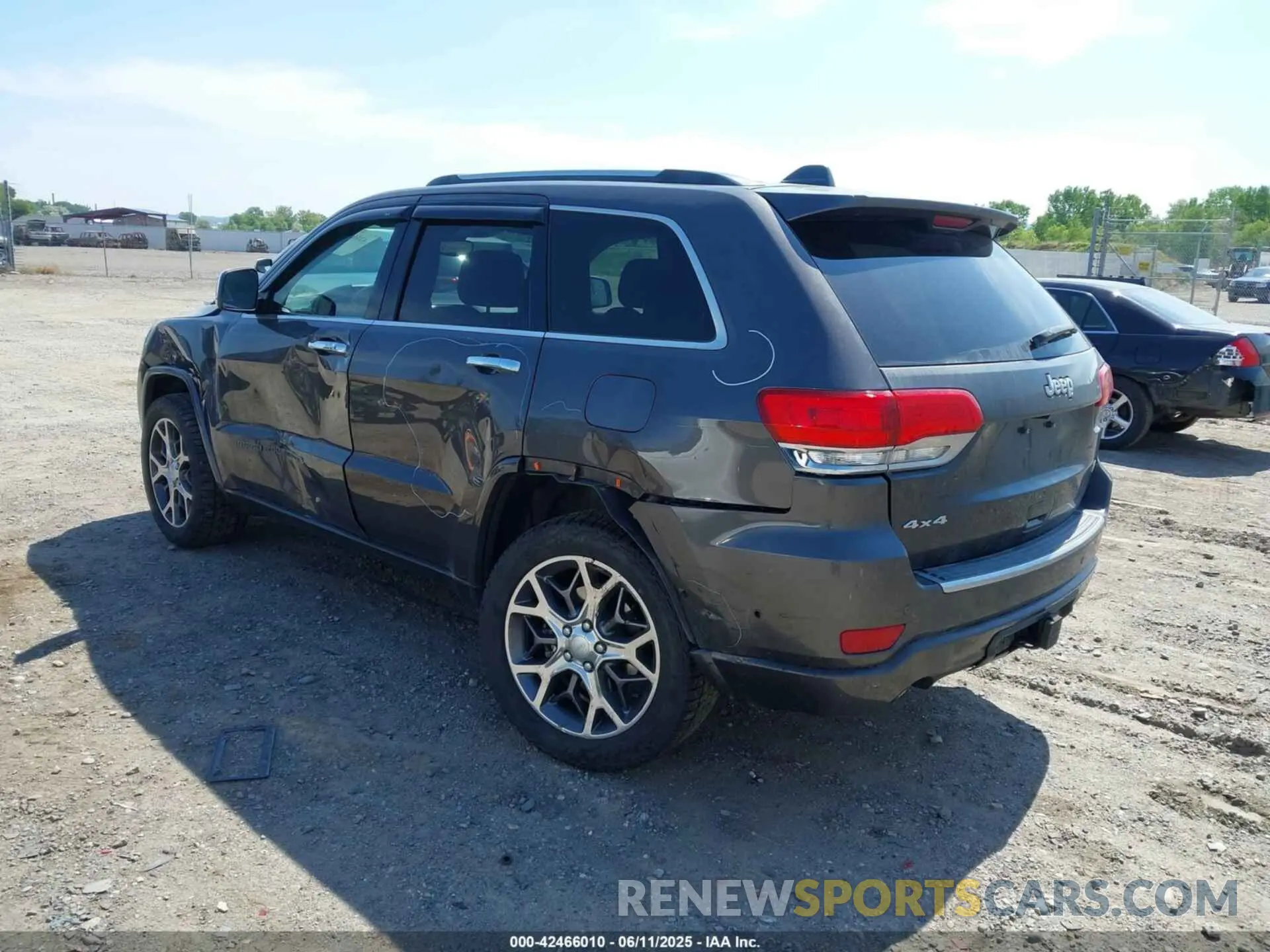 3 Photograph of a damaged car 1C4RJFCG1MC668233 JEEP GRAND CHEROKEE 2021