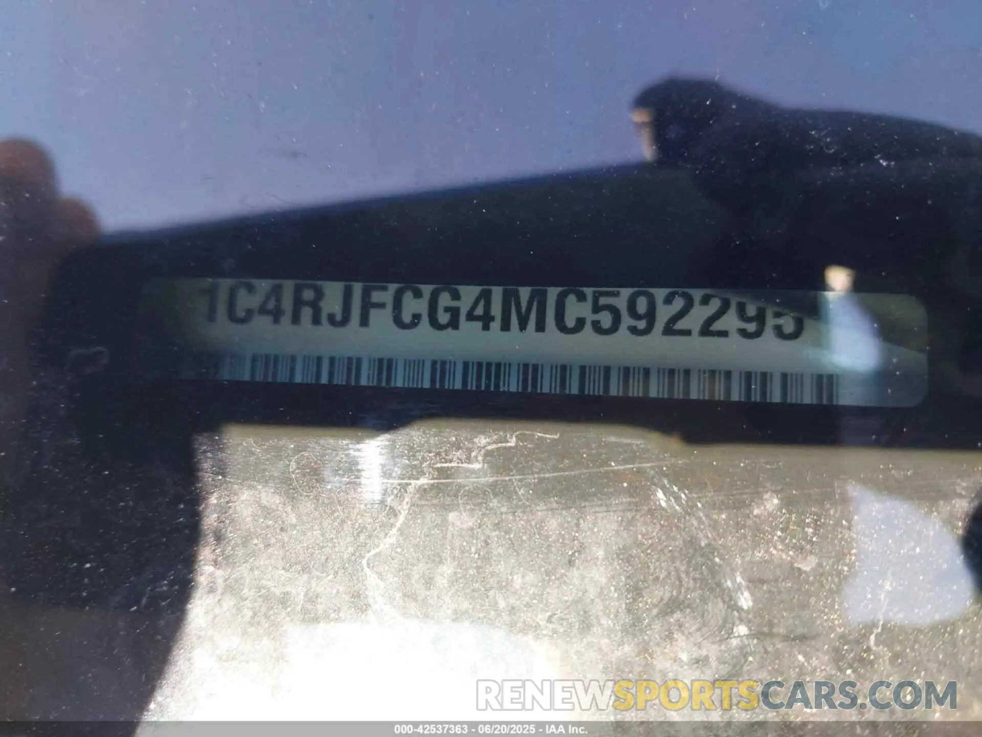 12 Photograph of a damaged car 1C4RJFCG4MC592295 JEEP GRAND CHEROKEE 2021