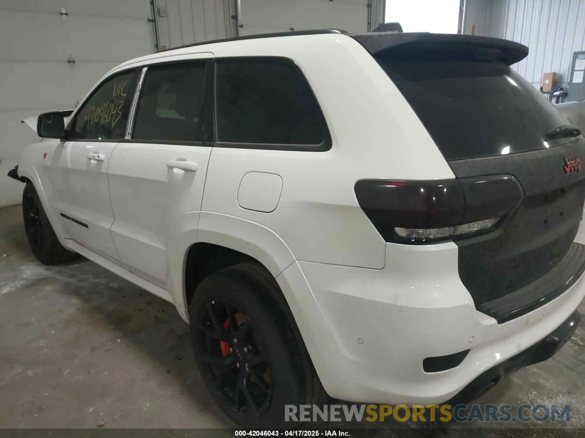 3 Photograph of a damaged car 1C4RJFDJ8MC576918 JEEP GRAND CHEROKEE 2021