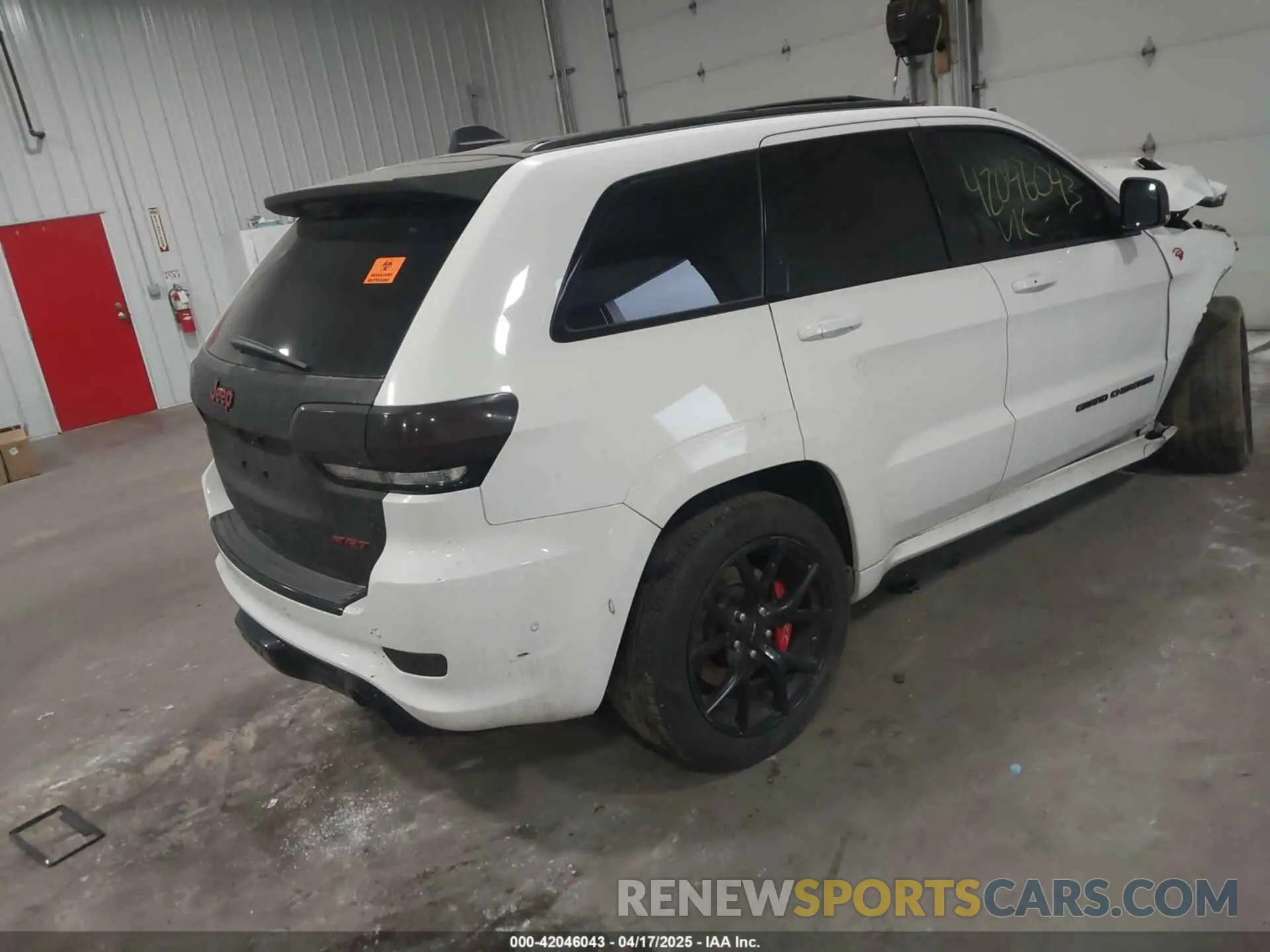 4 Photograph of a damaged car 1C4RJFDJ8MC576918 JEEP GRAND CHEROKEE 2021