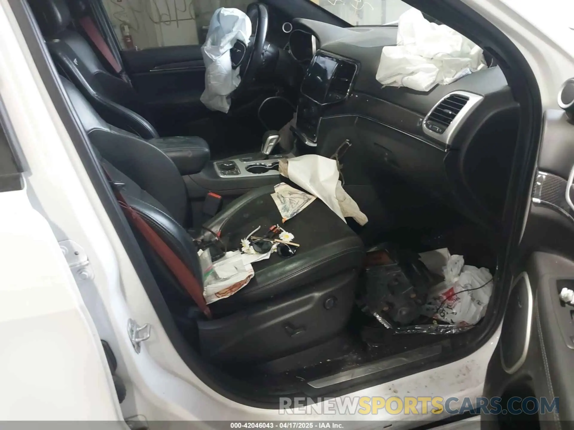 5 Photograph of a damaged car 1C4RJFDJ8MC576918 JEEP GRAND CHEROKEE 2021
