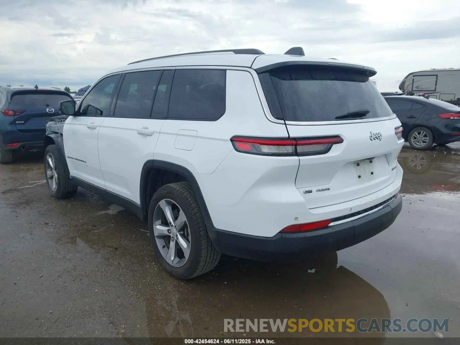 3 Photograph of a damaged car 1C4RJKBG7M8205171 JEEP GRAND CHEROKEE 2021