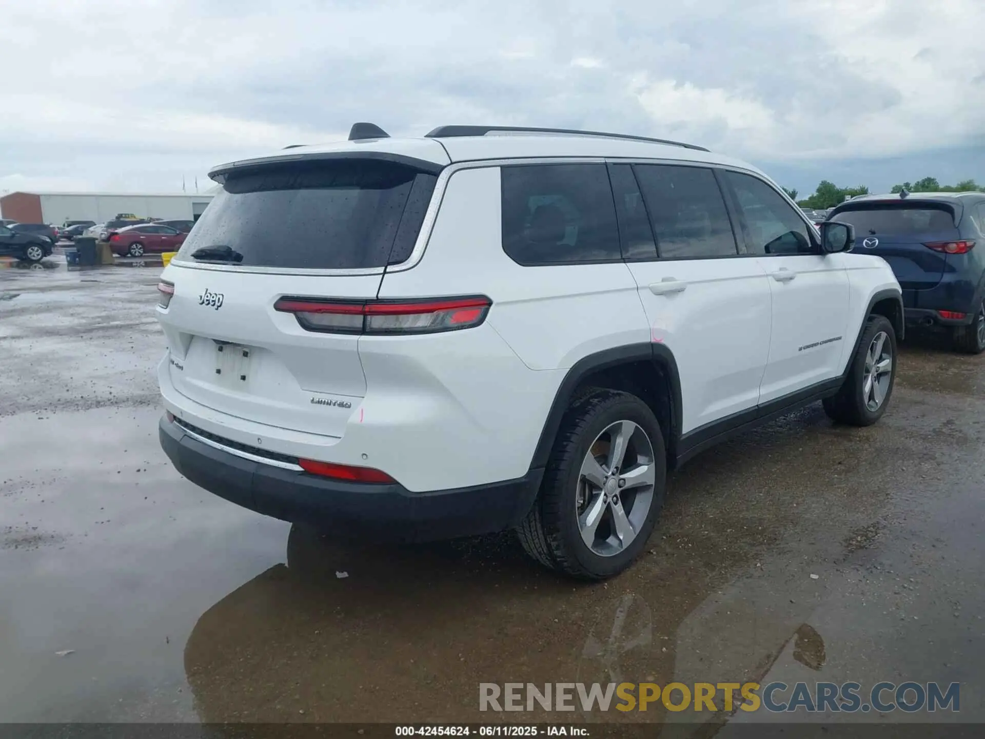 4 Photograph of a damaged car 1C4RJKBG7M8205171 JEEP GRAND CHEROKEE 2021