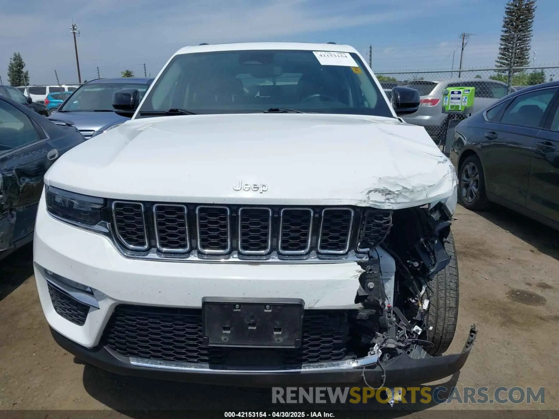 12 Photograph of a damaged car 1C4RJGBG7N8547914 JEEP GRAND CHEROKEE 2022