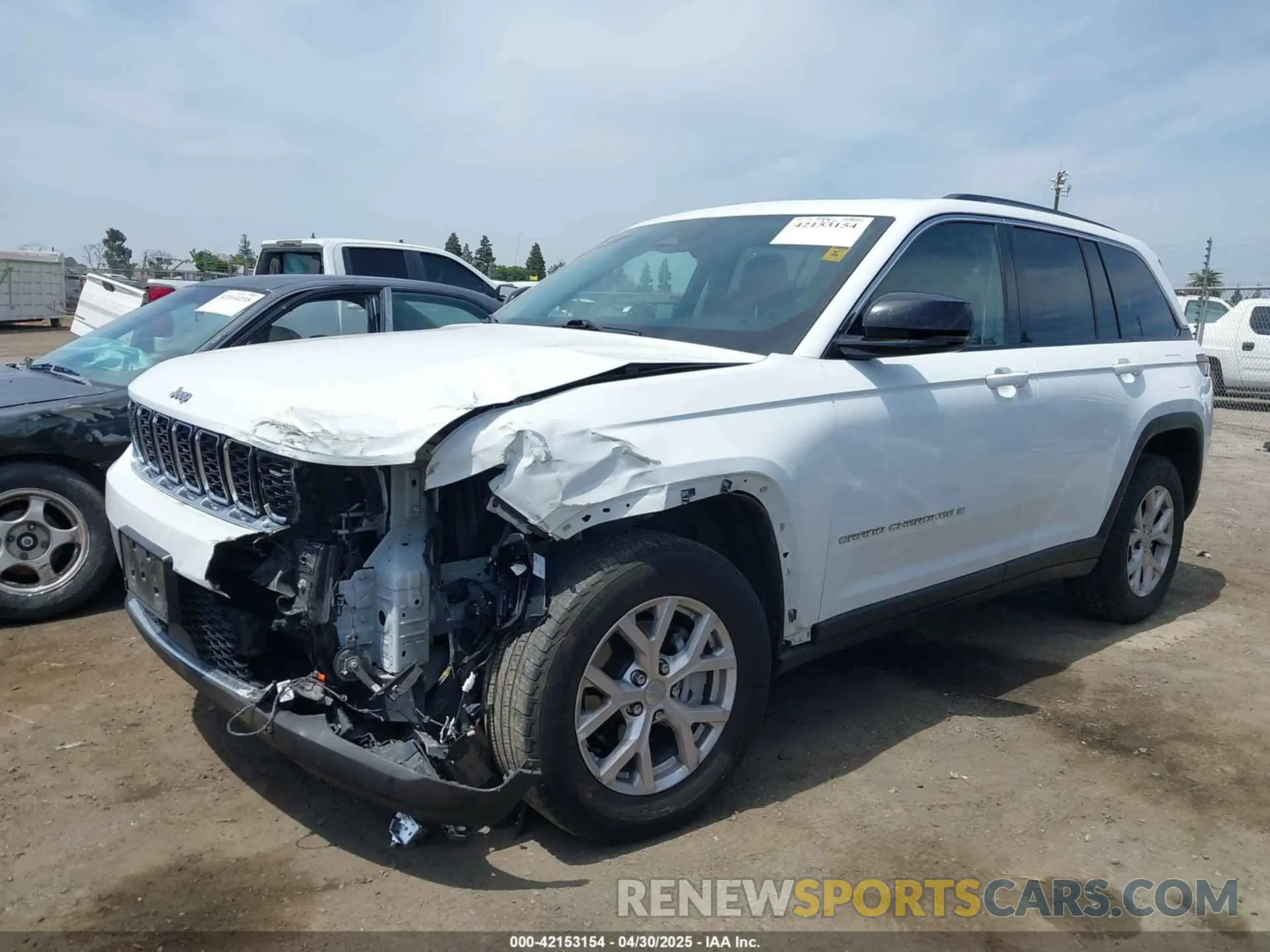 14 Photograph of a damaged car 1C4RJGBG7N8547914 JEEP GRAND CHEROKEE 2022