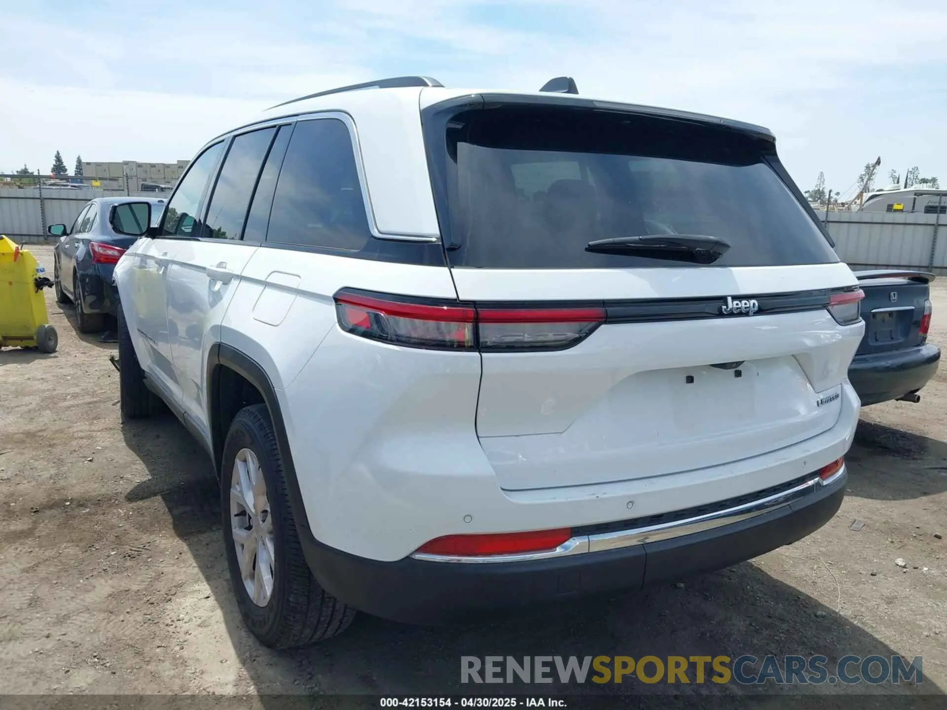 3 Photograph of a damaged car 1C4RJGBG7N8547914 JEEP GRAND CHEROKEE 2022