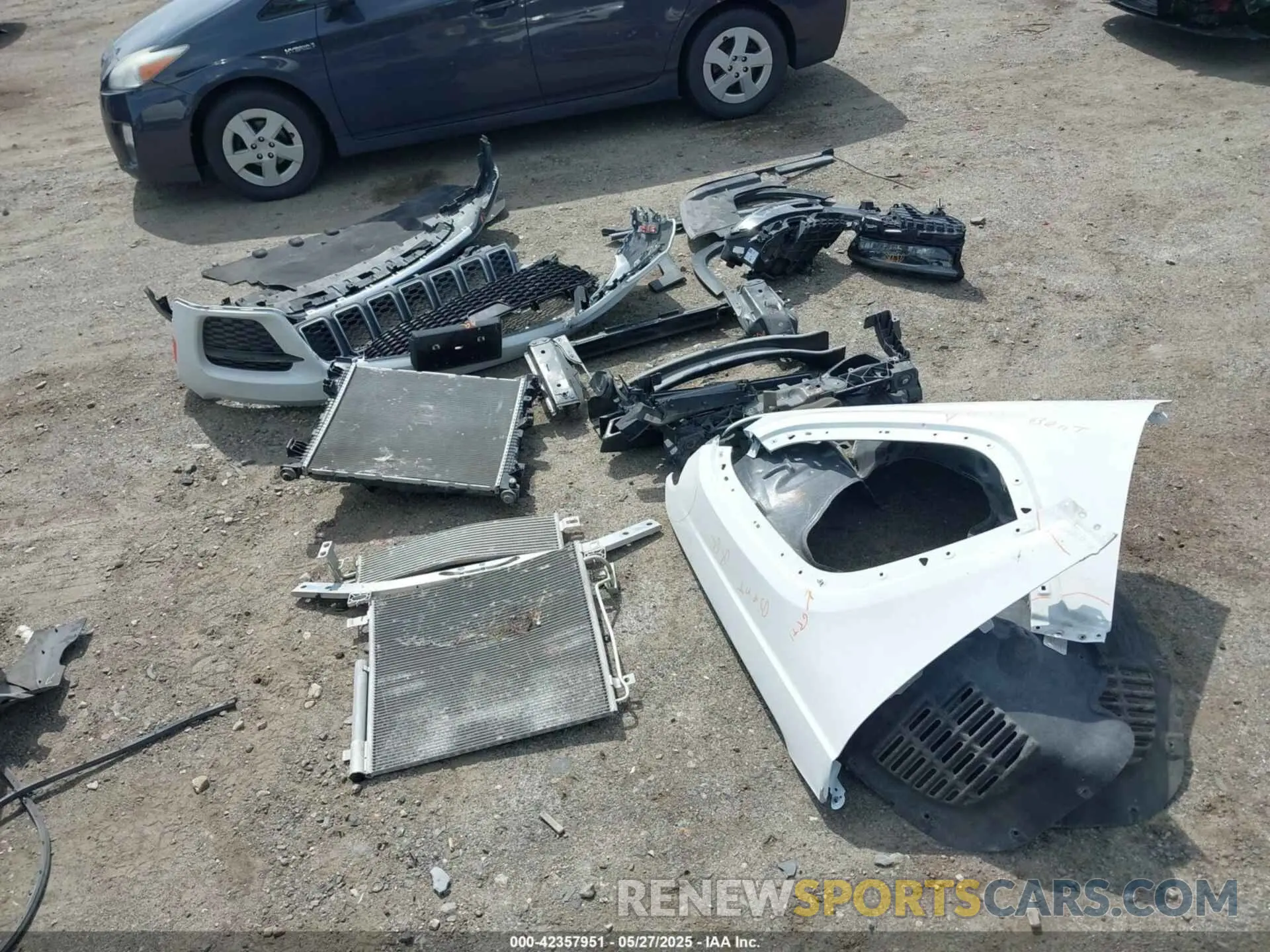 12 Photograph of a damaged car 1C4RJHAG7N8633554 JEEP GRAND CHEROKEE 2022