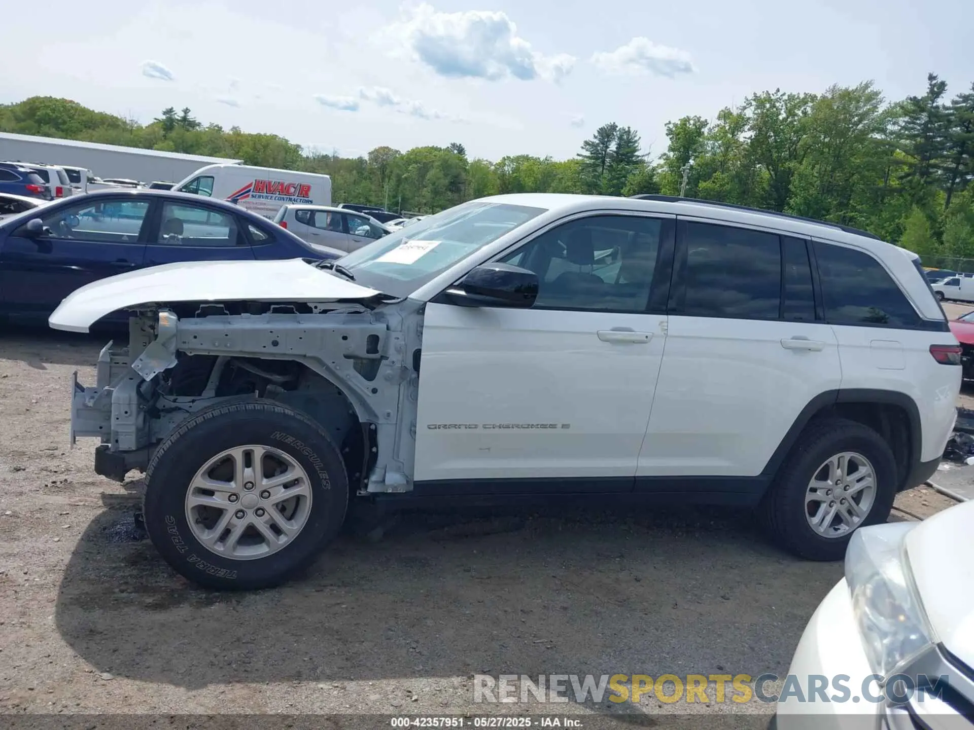 15 Photograph of a damaged car 1C4RJHAG7N8633554 JEEP GRAND CHEROKEE 2022