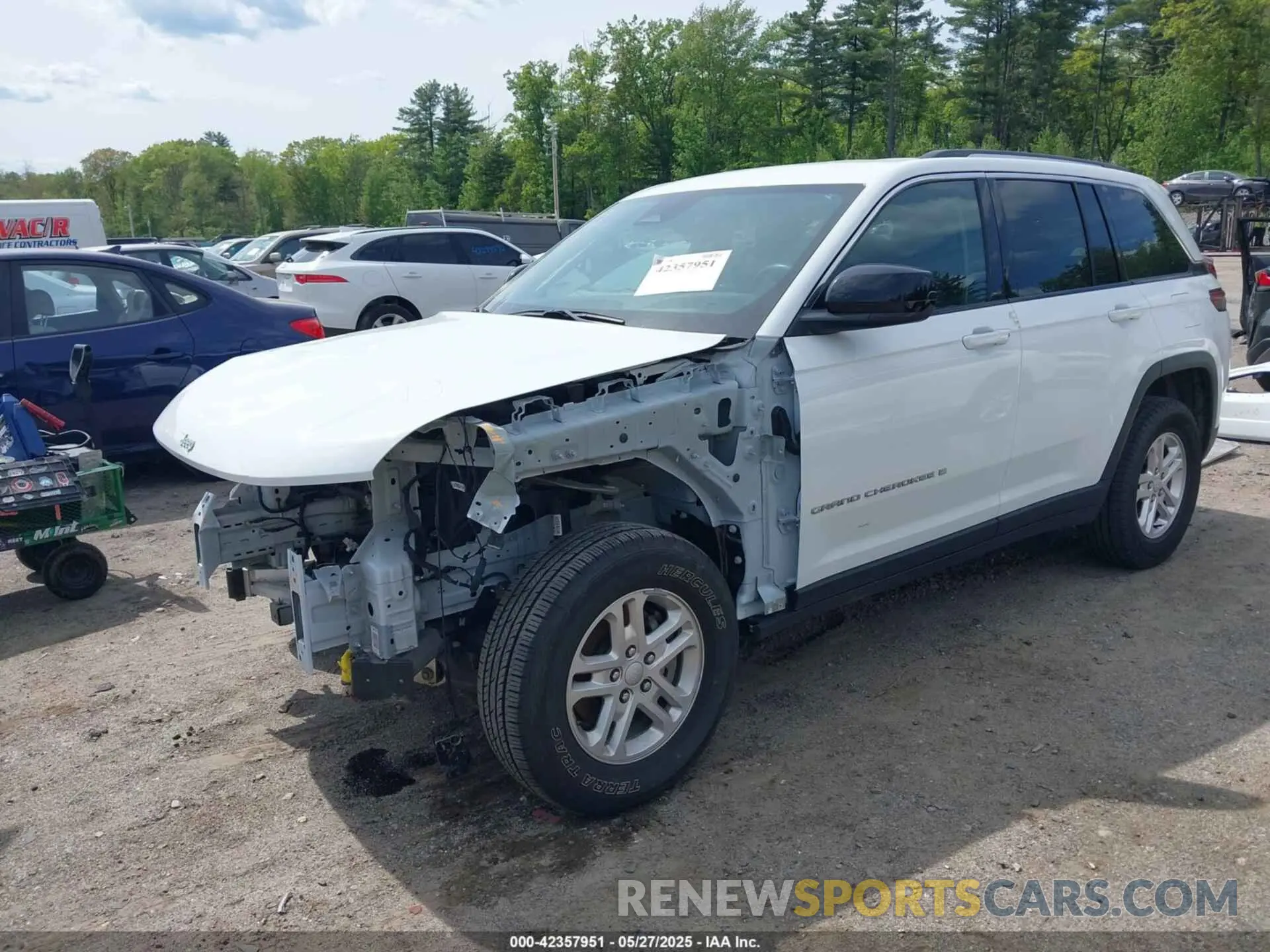 2 Photograph of a damaged car 1C4RJHAG7N8633554 JEEP GRAND CHEROKEE 2022