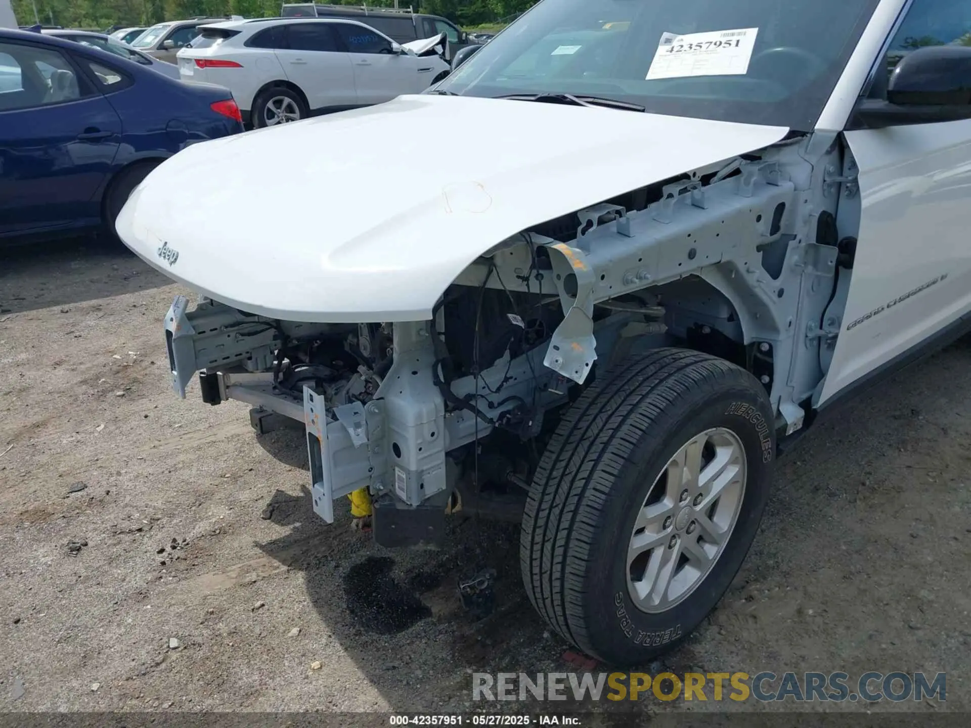 21 Photograph of a damaged car 1C4RJHAG7N8633554 JEEP GRAND CHEROKEE 2022
