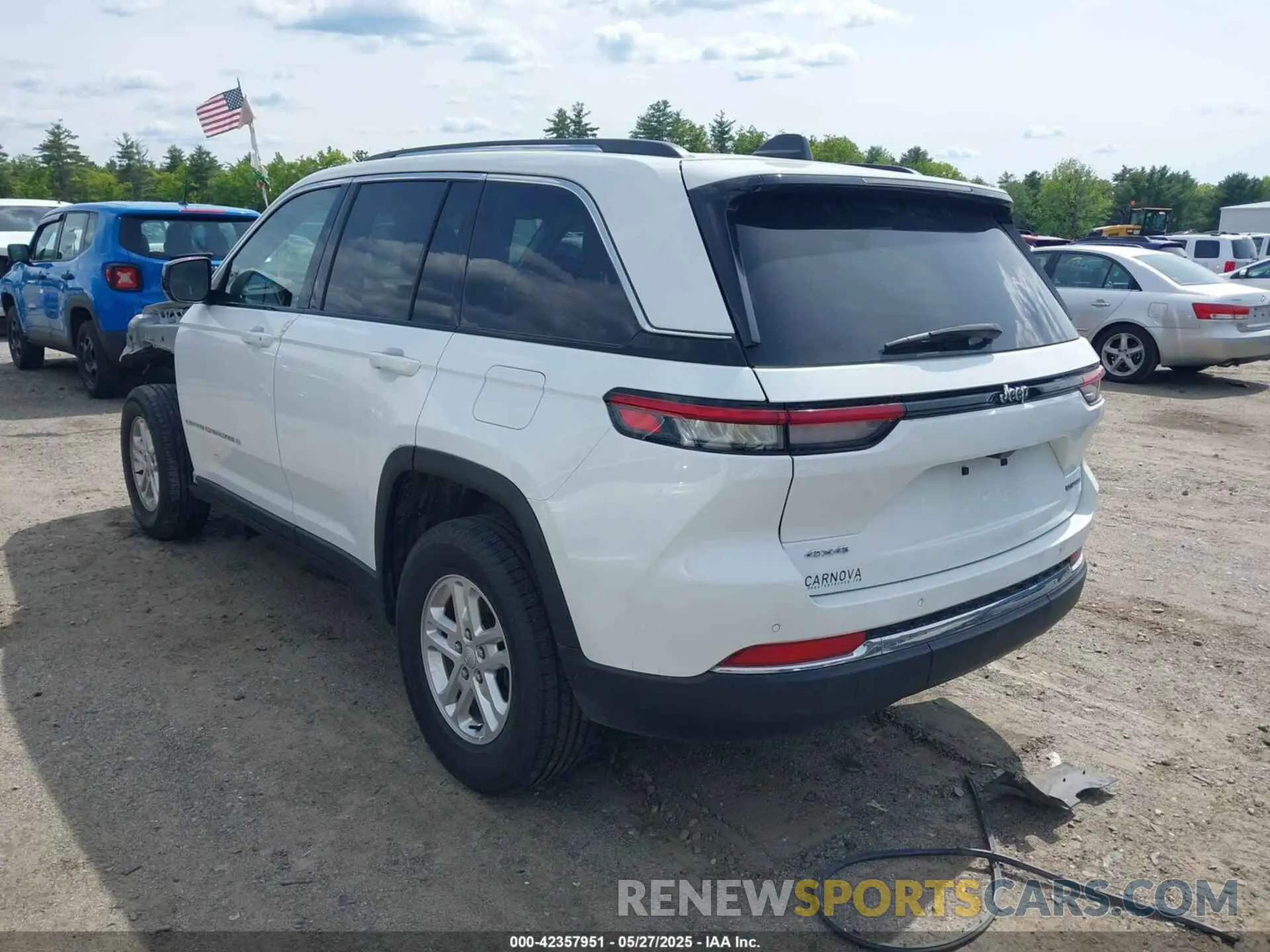 3 Photograph of a damaged car 1C4RJHAG7N8633554 JEEP GRAND CHEROKEE 2022