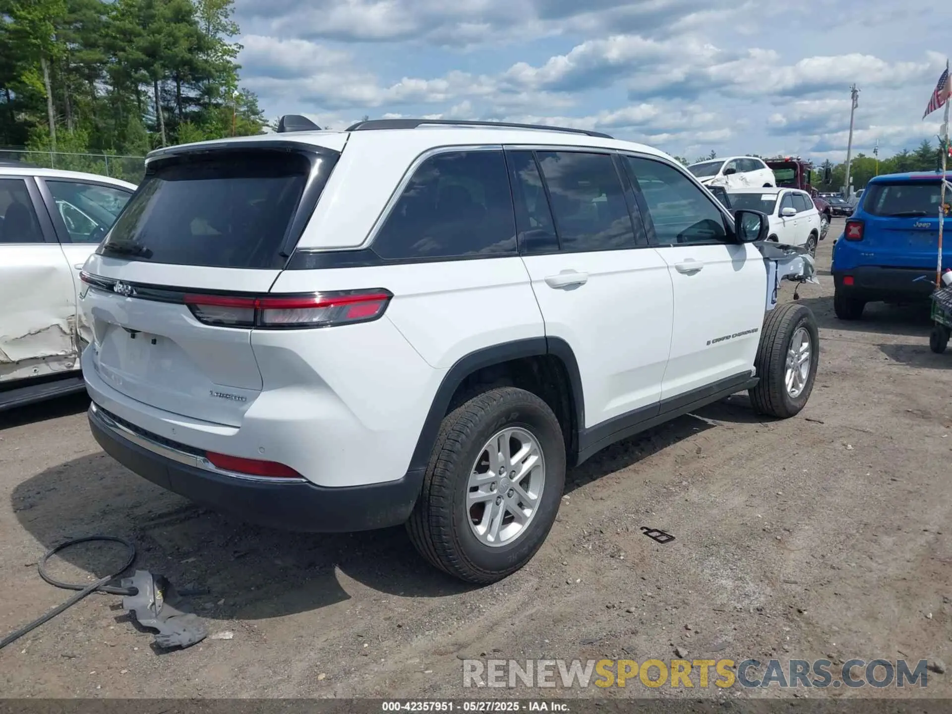 4 Photograph of a damaged car 1C4RJHAG7N8633554 JEEP GRAND CHEROKEE 2022