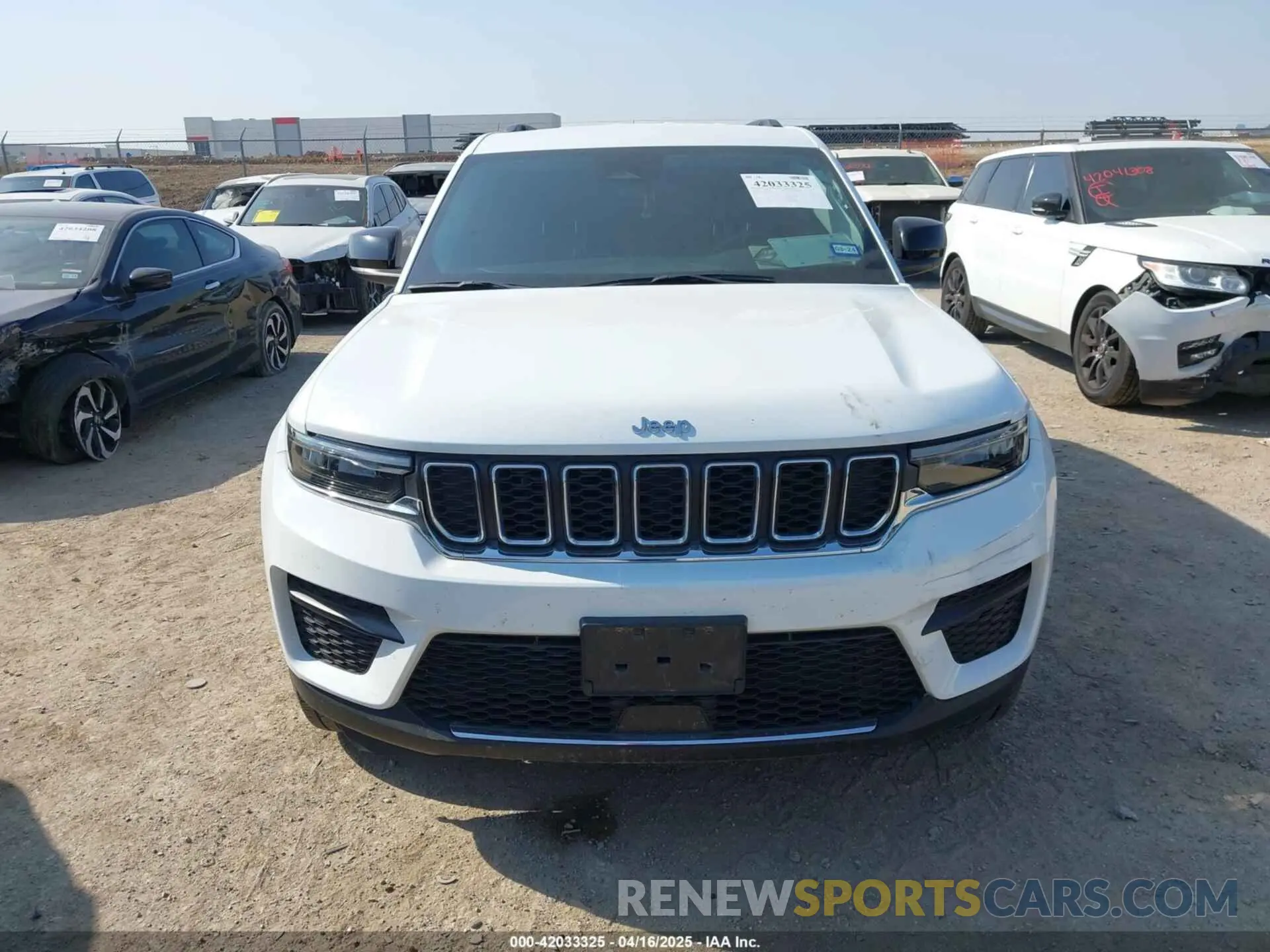 13 Photograph of a damaged car 1C4RJHAG8N8597860 JEEP GRAND CHEROKEE 2022