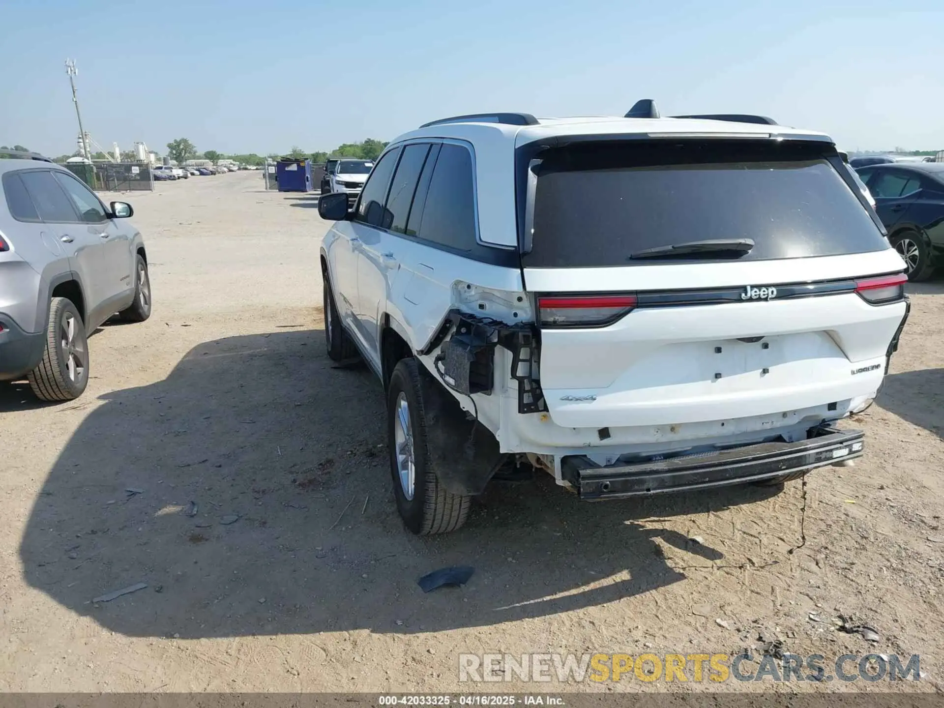 3 Photograph of a damaged car 1C4RJHAG8N8597860 JEEP GRAND CHEROKEE 2022