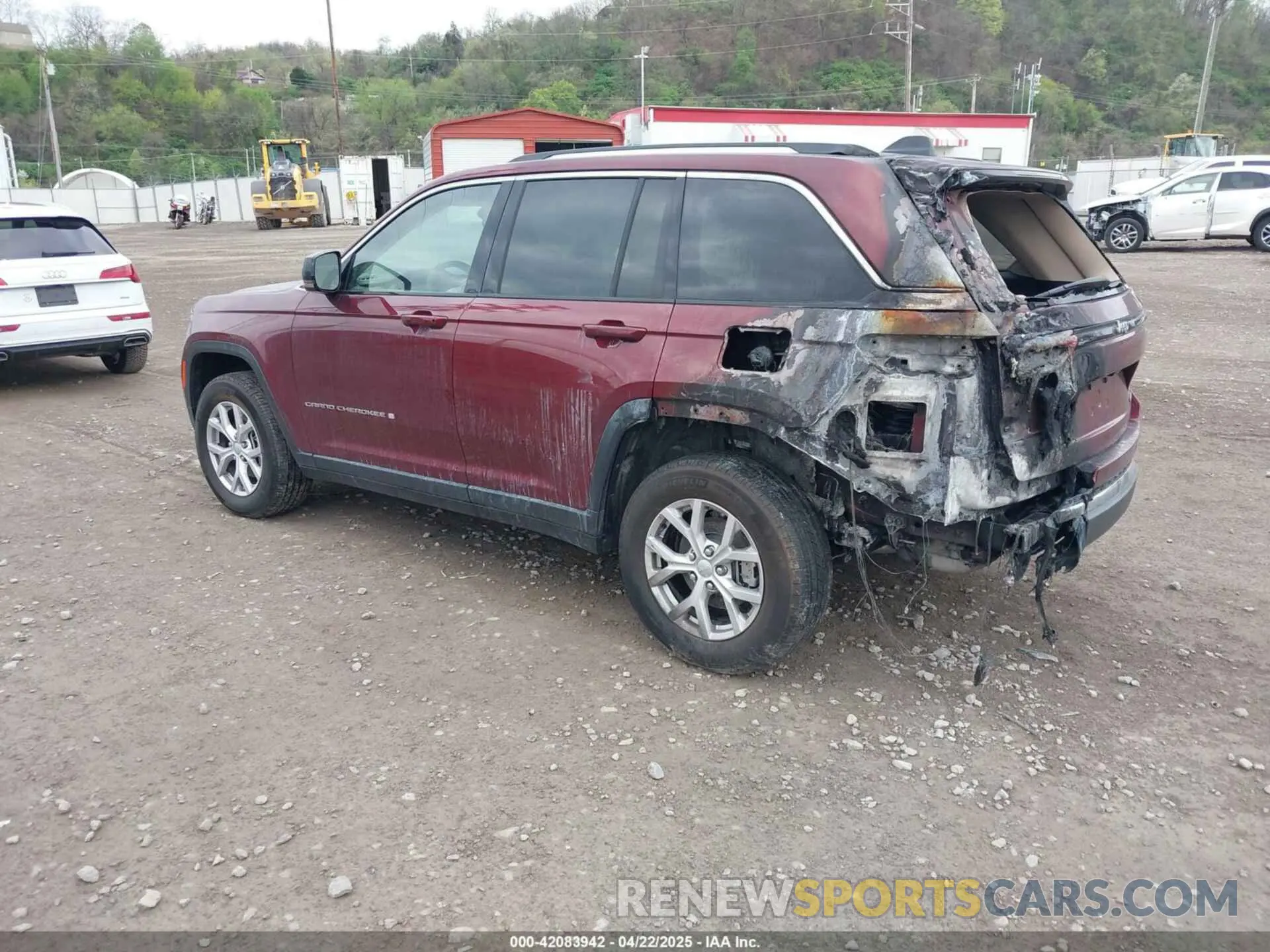3 Photograph of a damaged car 1C4RJHBG2N8612156 JEEP GRAND CHEROKEE 2022