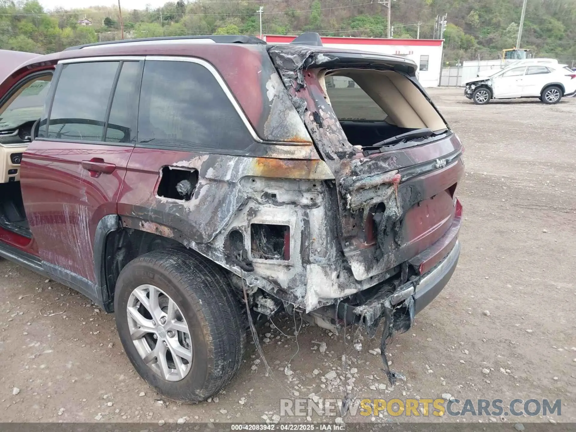 6 Photograph of a damaged car 1C4RJHBG2N8612156 JEEP GRAND CHEROKEE 2022
