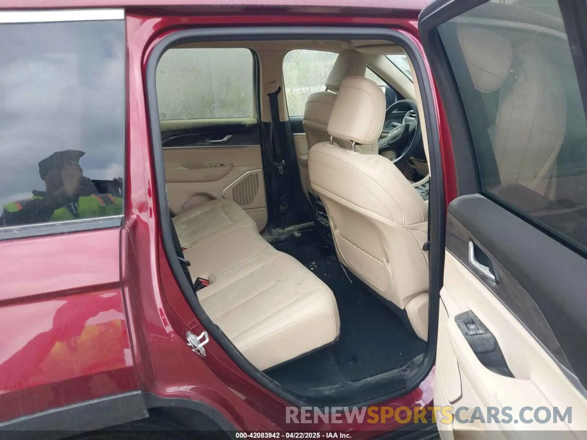 8 Photograph of a damaged car 1C4RJHBG2N8612156 JEEP GRAND CHEROKEE 2022