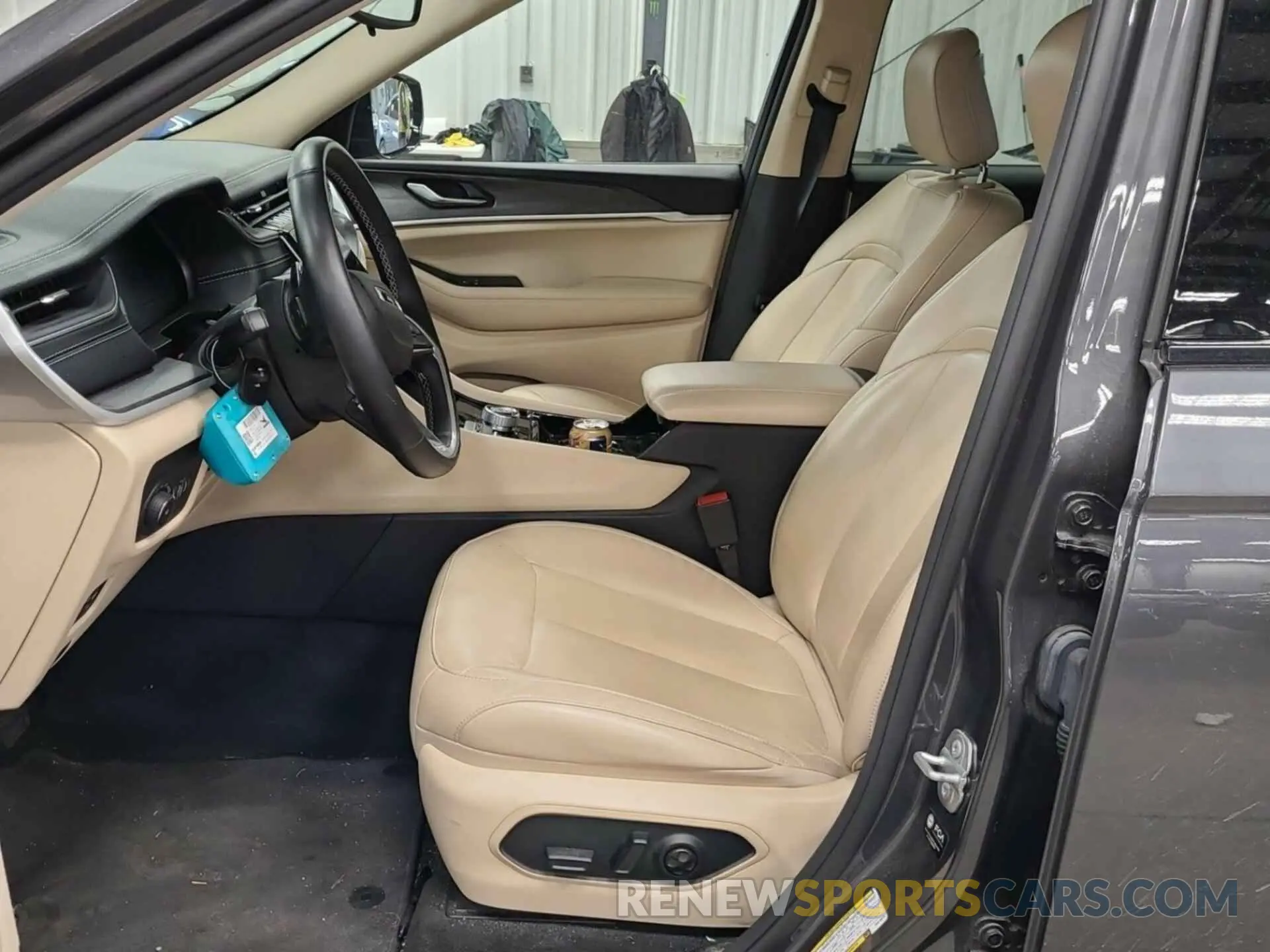 1 Photograph of a damaged car 1C4RJHBG3N8619875 JEEP GRAND CHEROKEE 2022