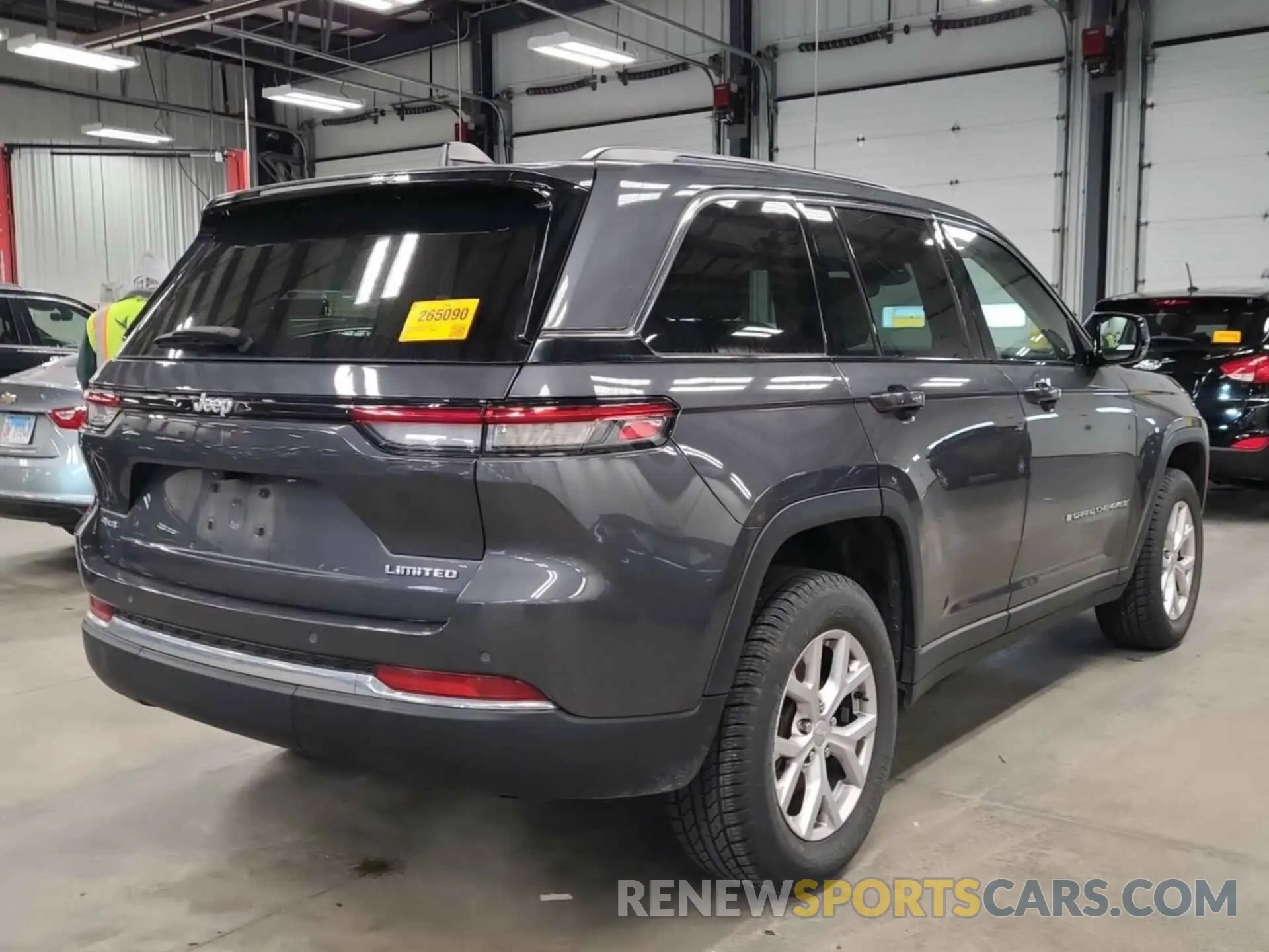 25 Photograph of a damaged car 1C4RJHBG3N8619875 JEEP GRAND CHEROKEE 2022