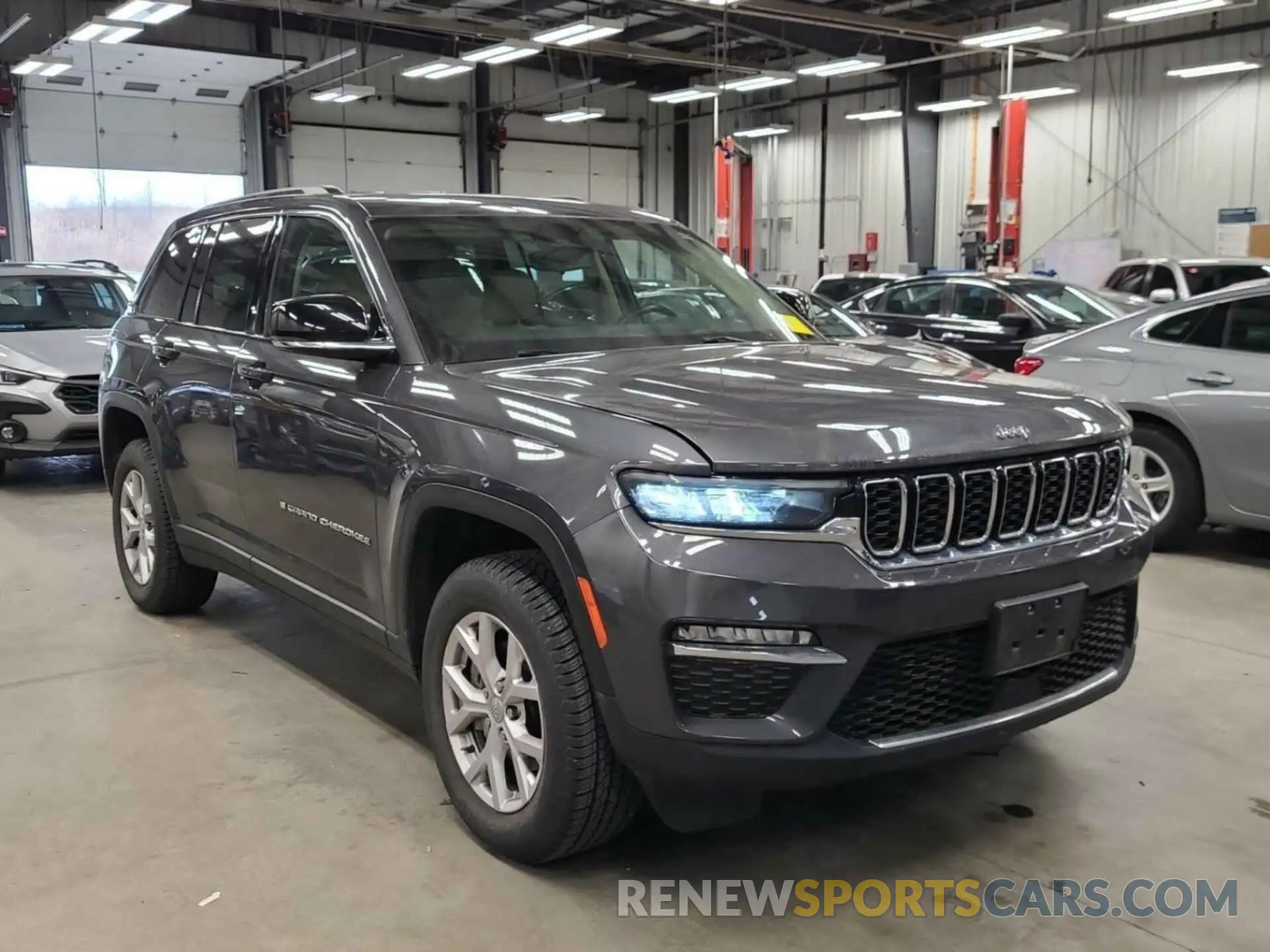 6 Photograph of a damaged car 1C4RJHBG3N8619875 JEEP GRAND CHEROKEE 2022