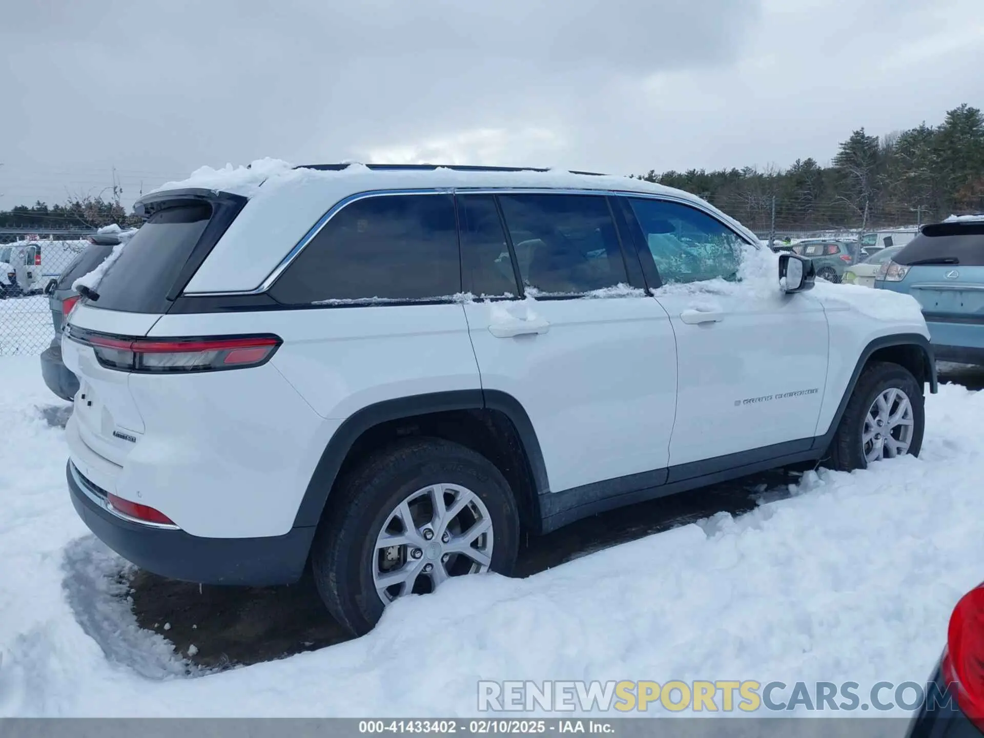 14 Photograph of a damaged car 1C4RJHBG6N8553354 JEEP GRAND CHEROKEE 2022