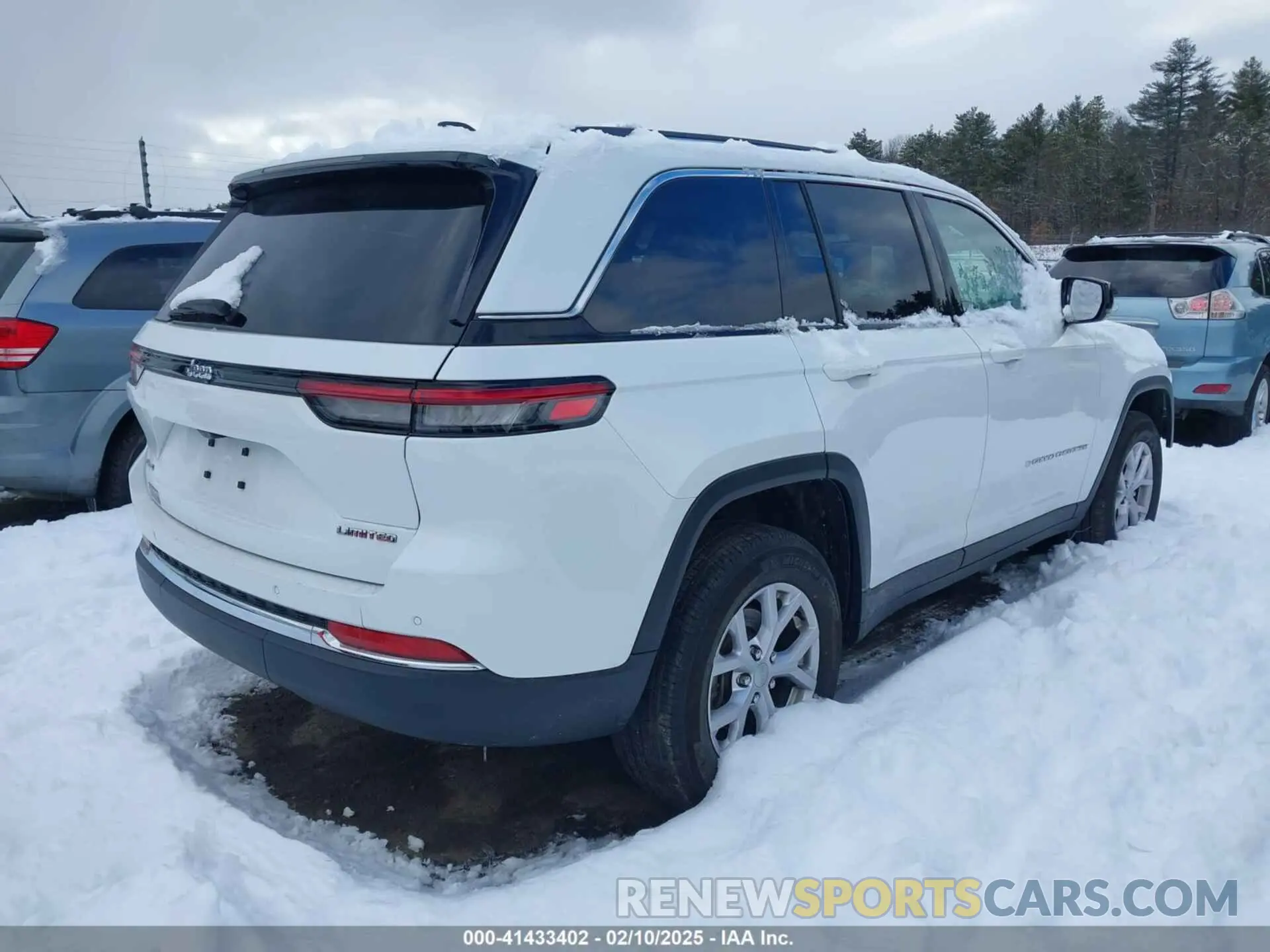 4 Photograph of a damaged car 1C4RJHBG6N8553354 JEEP GRAND CHEROKEE 2022