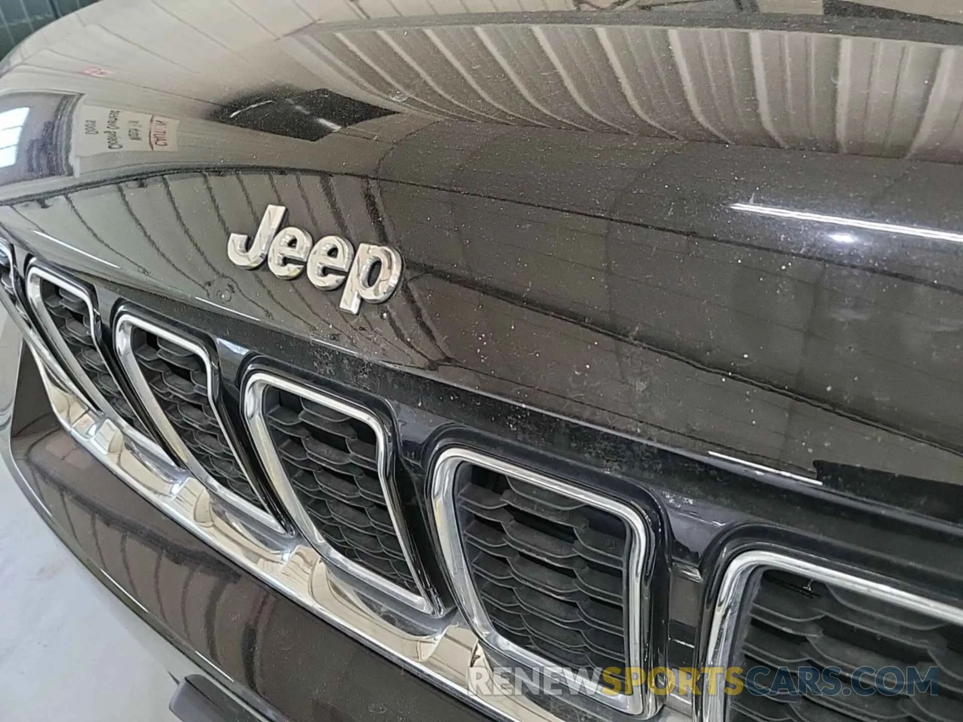31 Photograph of a damaged car 1C4RJHBG8N8550780 JEEP GRAND CHEROKEE 2022