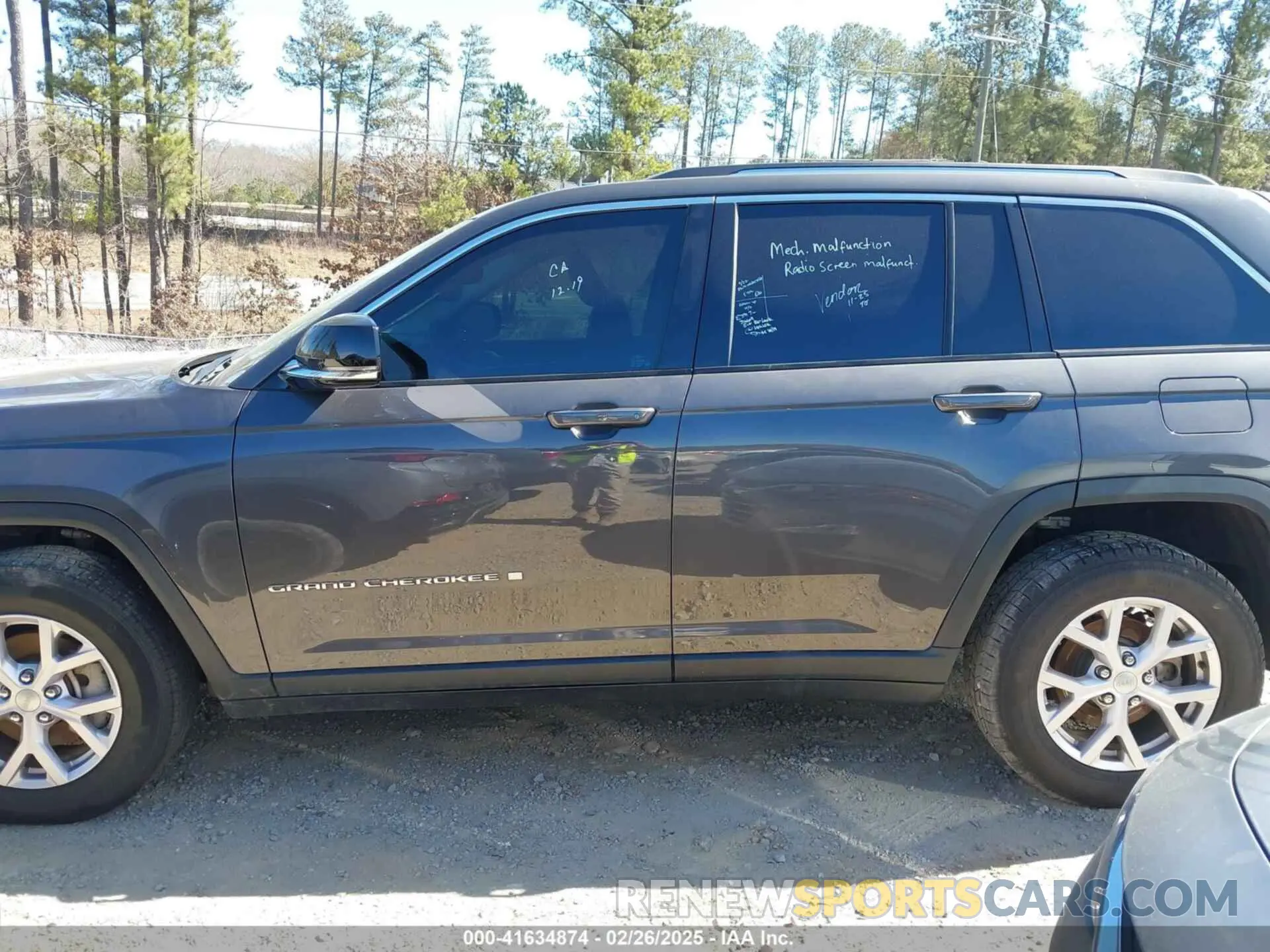 14 Photograph of a damaged car 1C4RJHBG8N8557826 JEEP GRAND CHEROKEE 2022