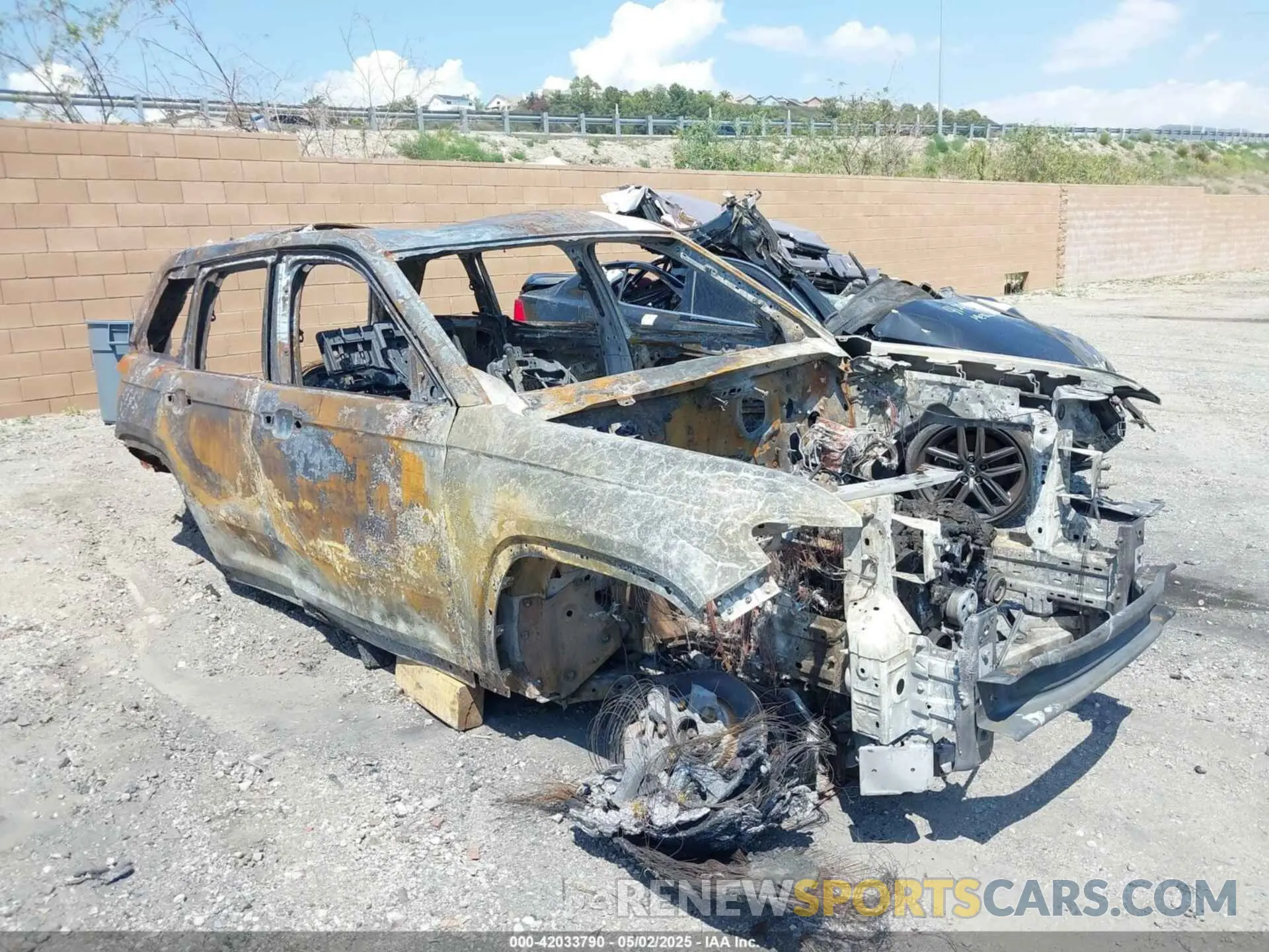 1 Photograph of a damaged car 1C4RJHBG9N8594125 JEEP GRAND CHEROKEE 2022