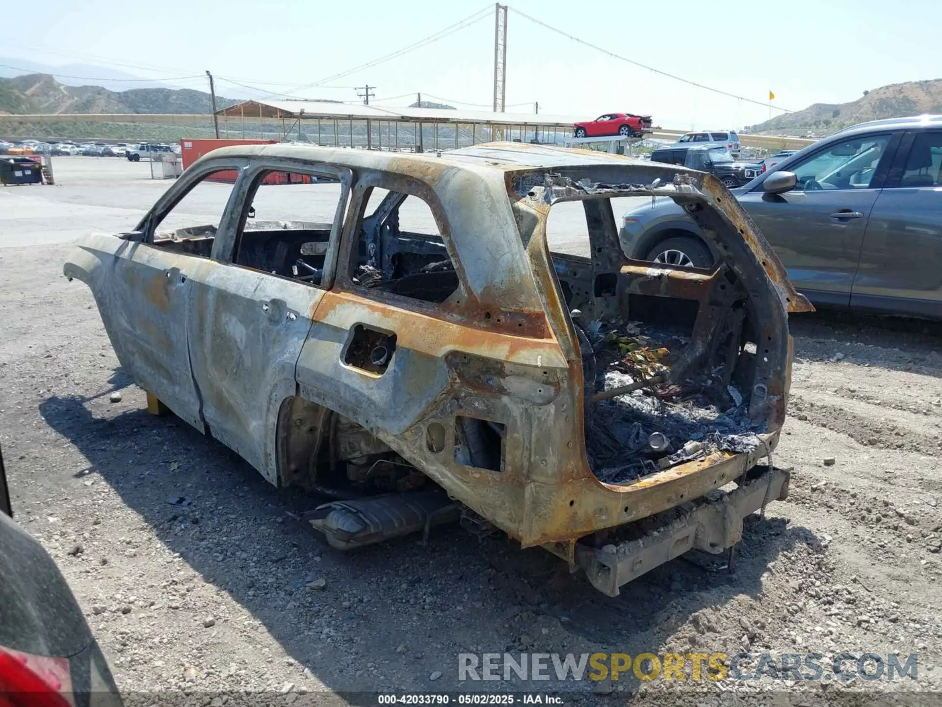 3 Photograph of a damaged car 1C4RJHBG9N8594125 JEEP GRAND CHEROKEE 2022