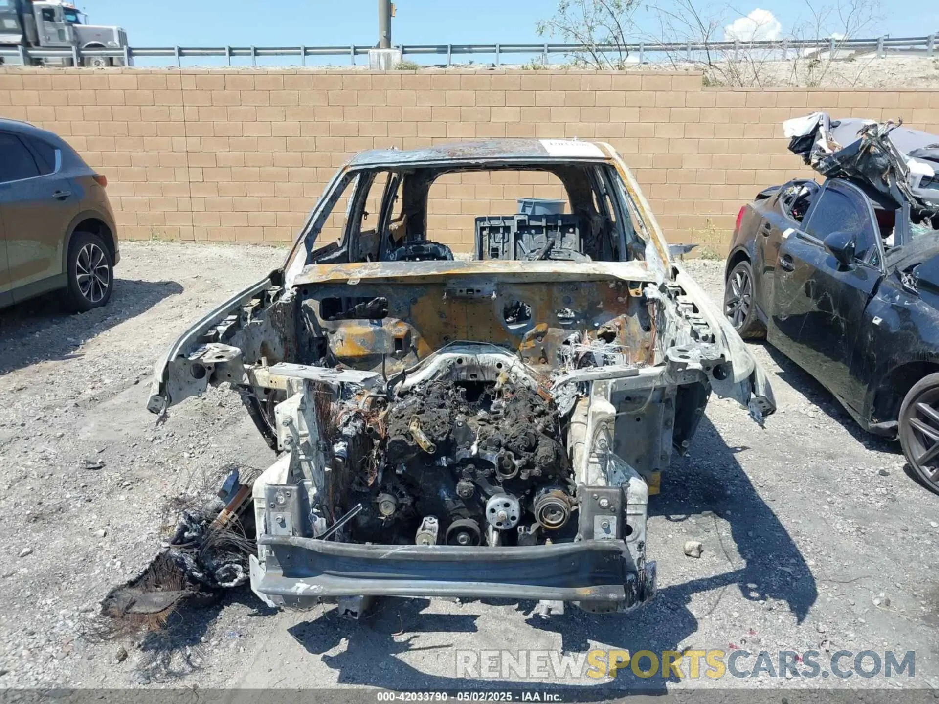 6 Photograph of a damaged car 1C4RJHBG9N8594125 JEEP GRAND CHEROKEE 2022