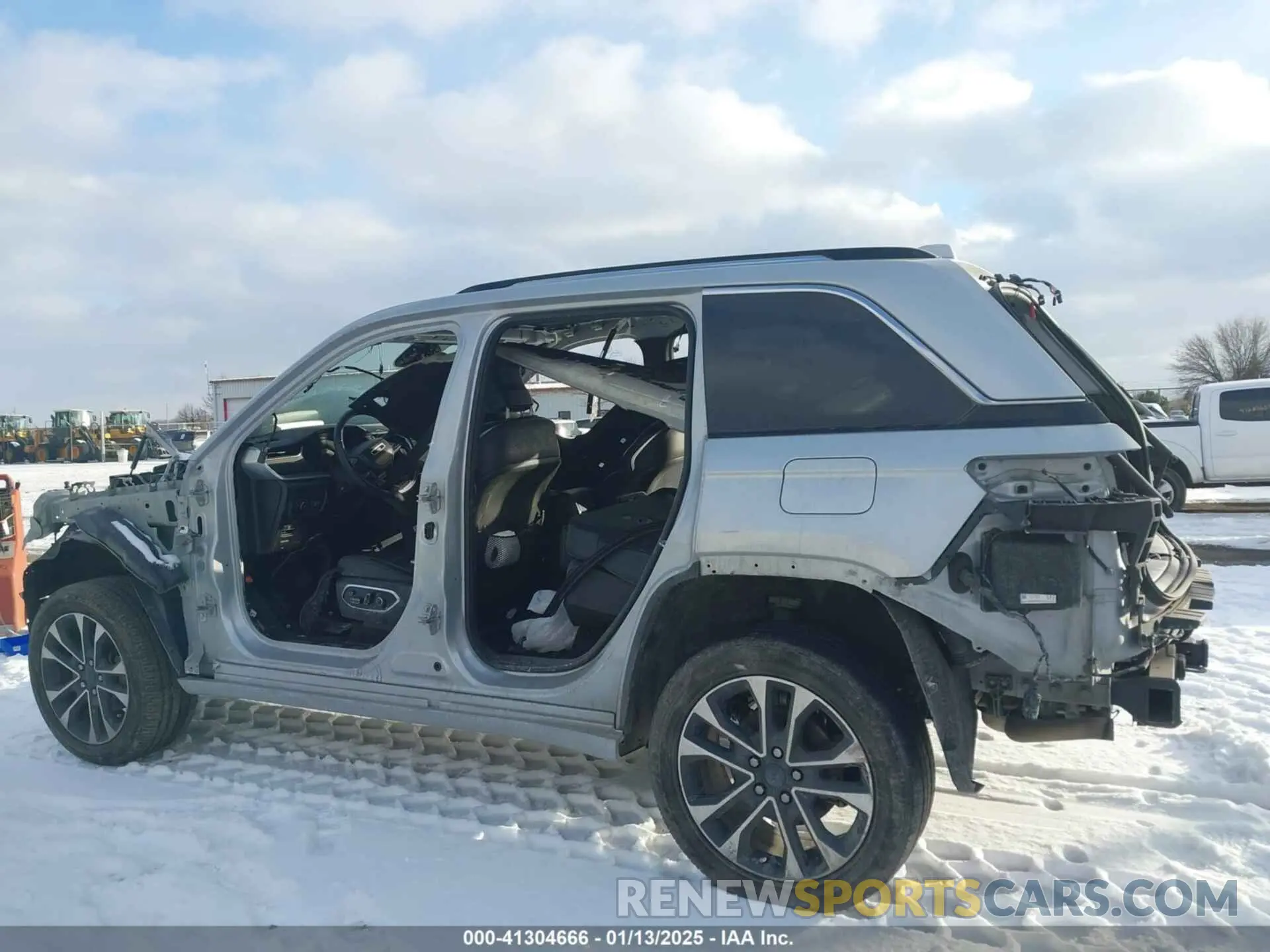 14 Photograph of a damaged car 1C4RJHDG1N8606751 JEEP GRAND CHEROKEE 2022