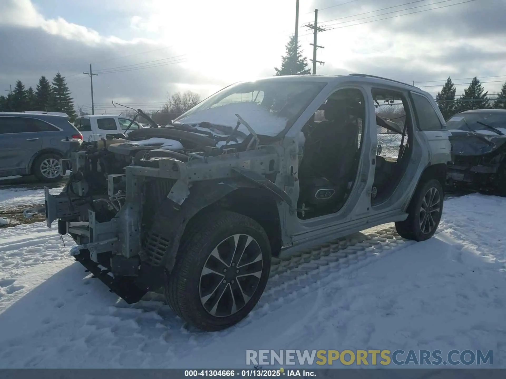 2 Photograph of a damaged car 1C4RJHDG1N8606751 JEEP GRAND CHEROKEE 2022