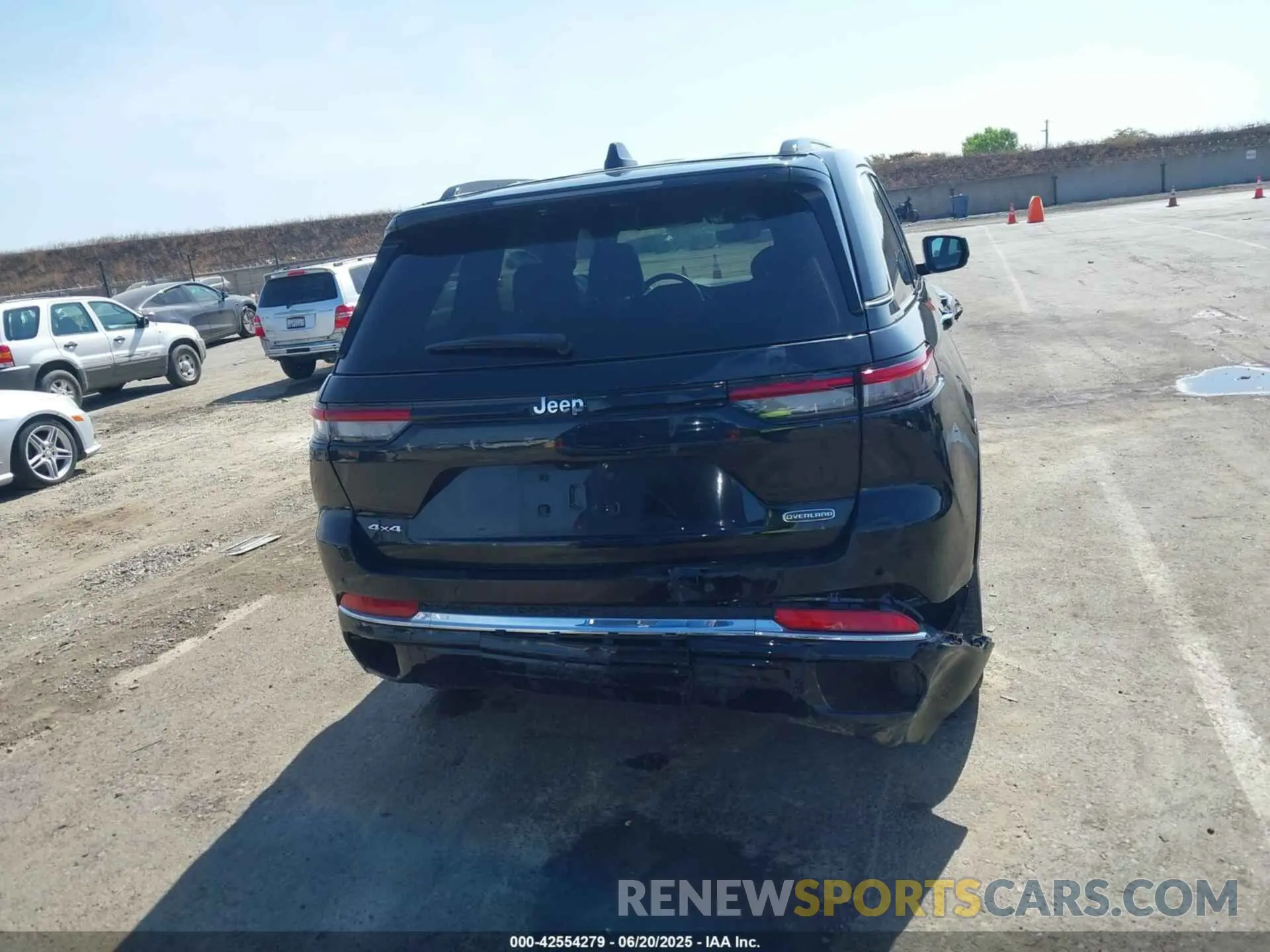 16 Photograph of a damaged car 1C4RJHDG1N8623744 JEEP GRAND CHEROKEE 2022