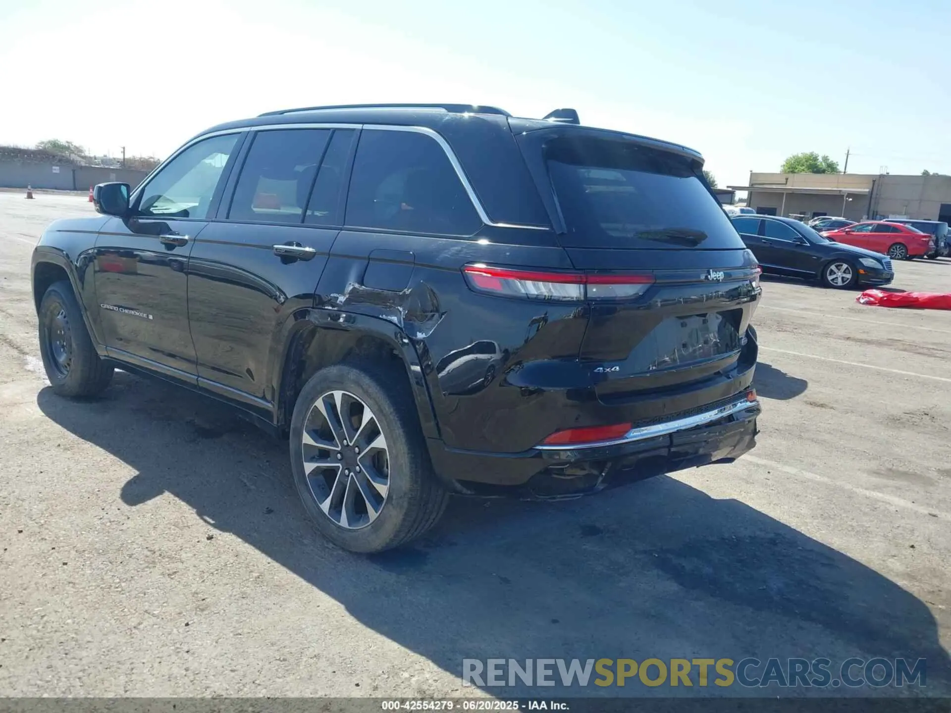 3 Photograph of a damaged car 1C4RJHDG1N8623744 JEEP GRAND CHEROKEE 2022