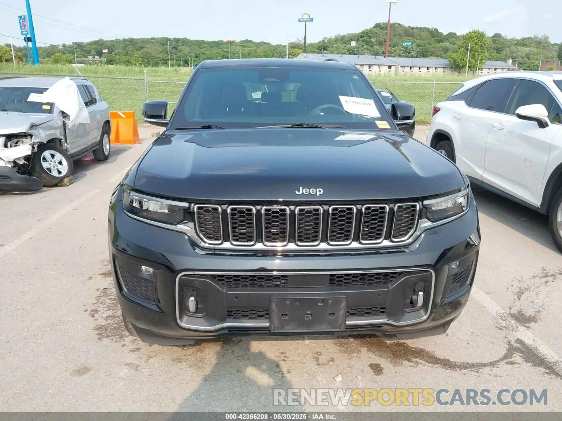 12 Photograph of a damaged car 1C4RJHDG3N8607318 JEEP GRAND CHEROKEE 2022