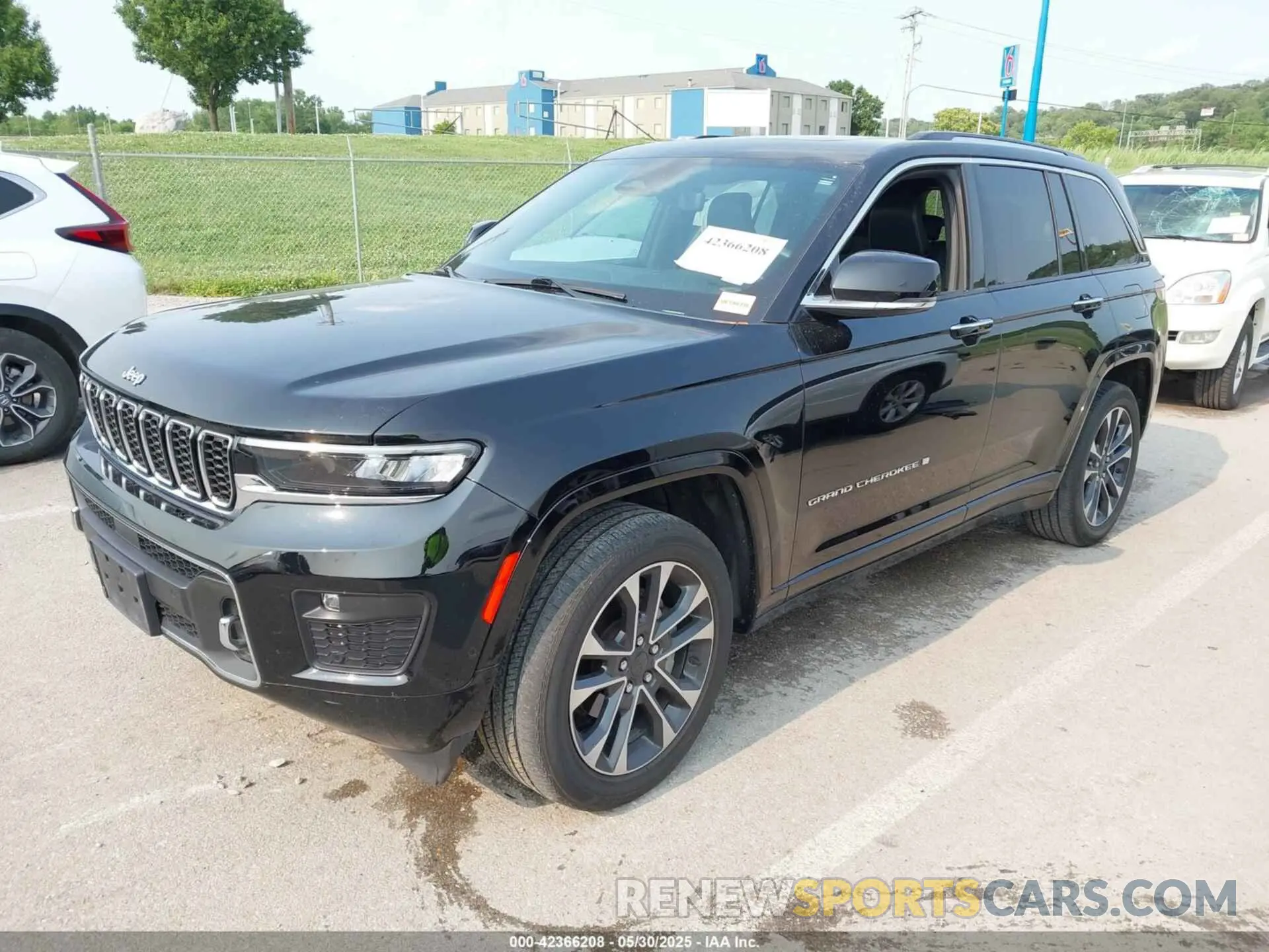 2 Photograph of a damaged car 1C4RJHDG3N8607318 JEEP GRAND CHEROKEE 2022