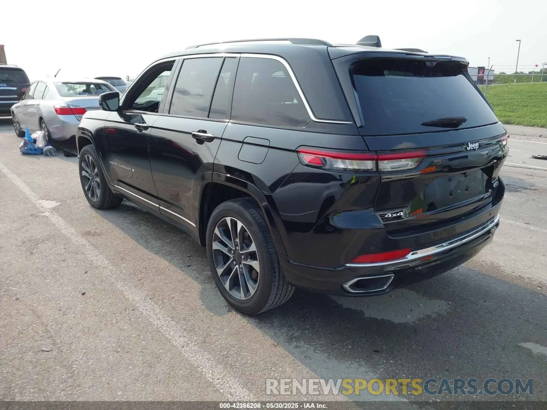 3 Photograph of a damaged car 1C4RJHDG3N8607318 JEEP GRAND CHEROKEE 2022