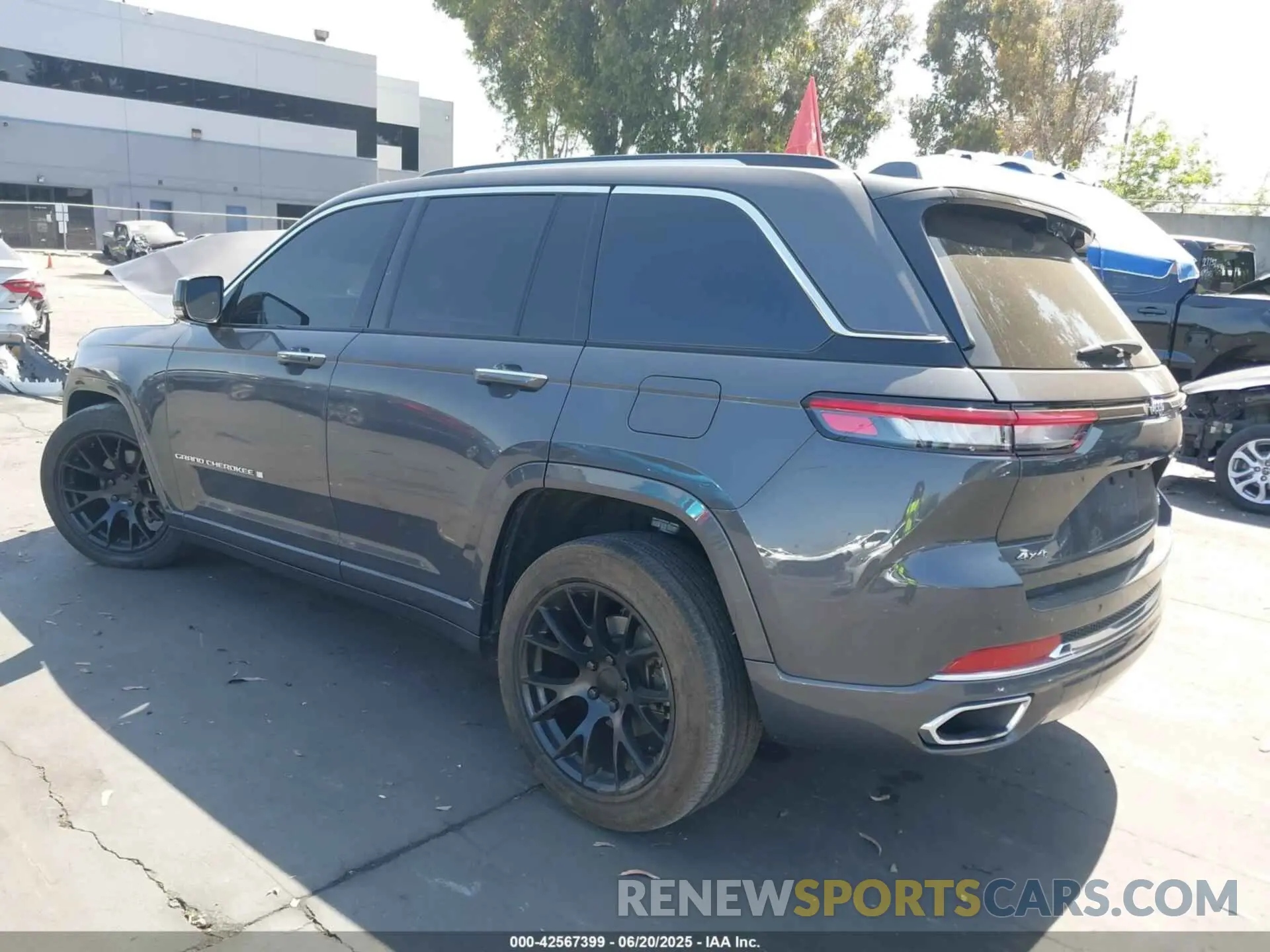 3 Photograph of a damaged car 1C4RJHDG7N8591222 JEEP GRAND CHEROKEE 2022