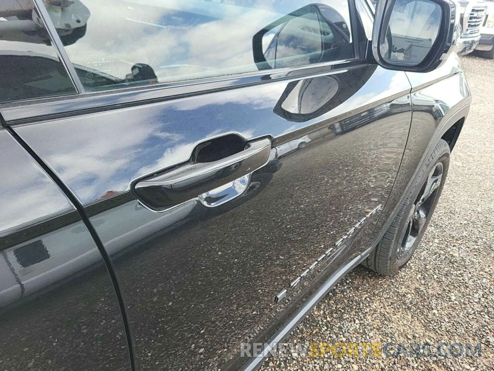 24 Photograph of a damaged car 1C4RJKAG5N8554168 JEEP GRAND CHEROKEE 2022