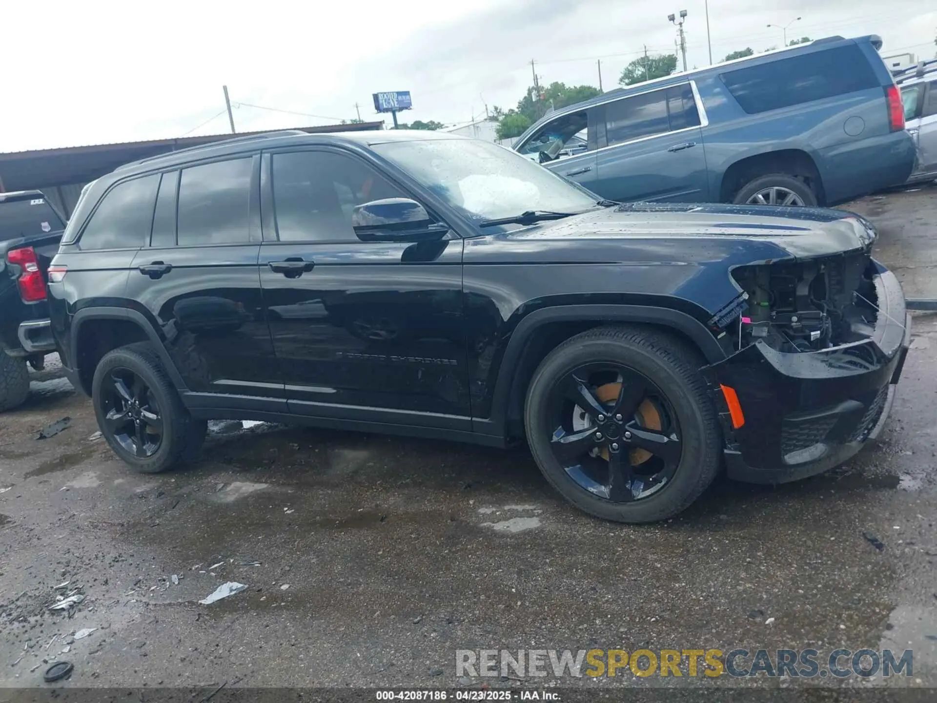 13 Photograph of a damaged car 1C4RJGAG5PC648354 JEEP GRAND CHEROKEE 2023