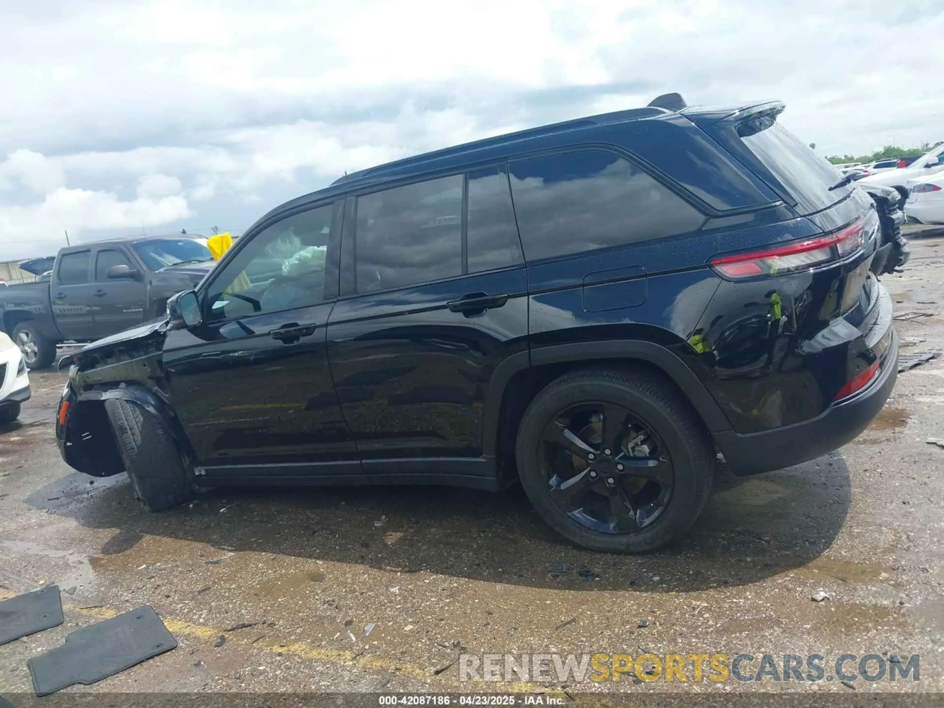 14 Photograph of a damaged car 1C4RJGAG5PC648354 JEEP GRAND CHEROKEE 2023