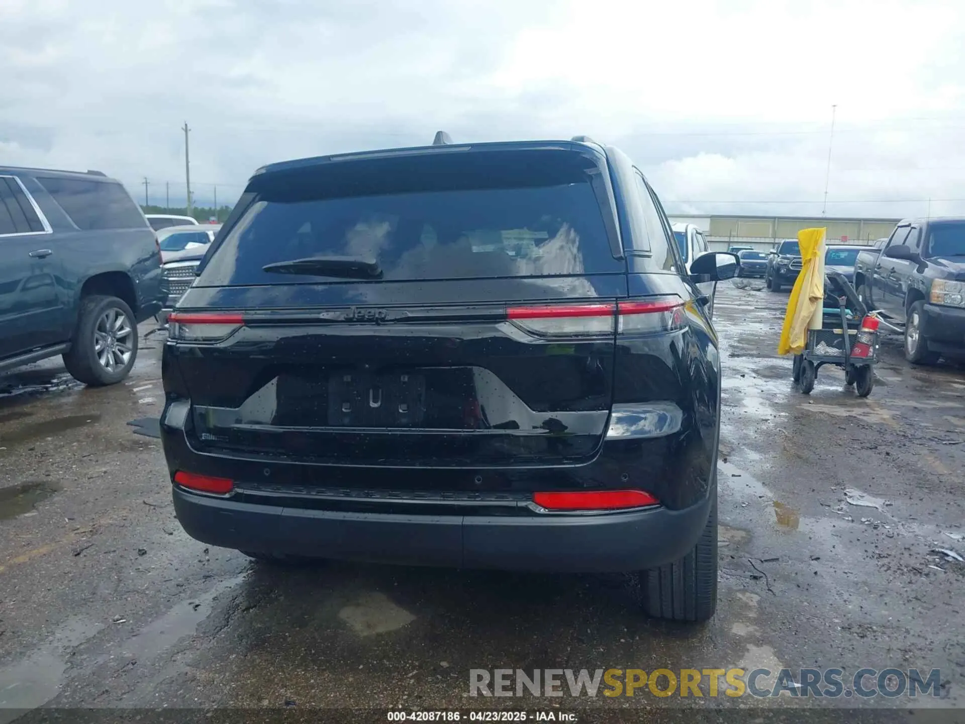 16 Photograph of a damaged car 1C4RJGAG5PC648354 JEEP GRAND CHEROKEE 2023