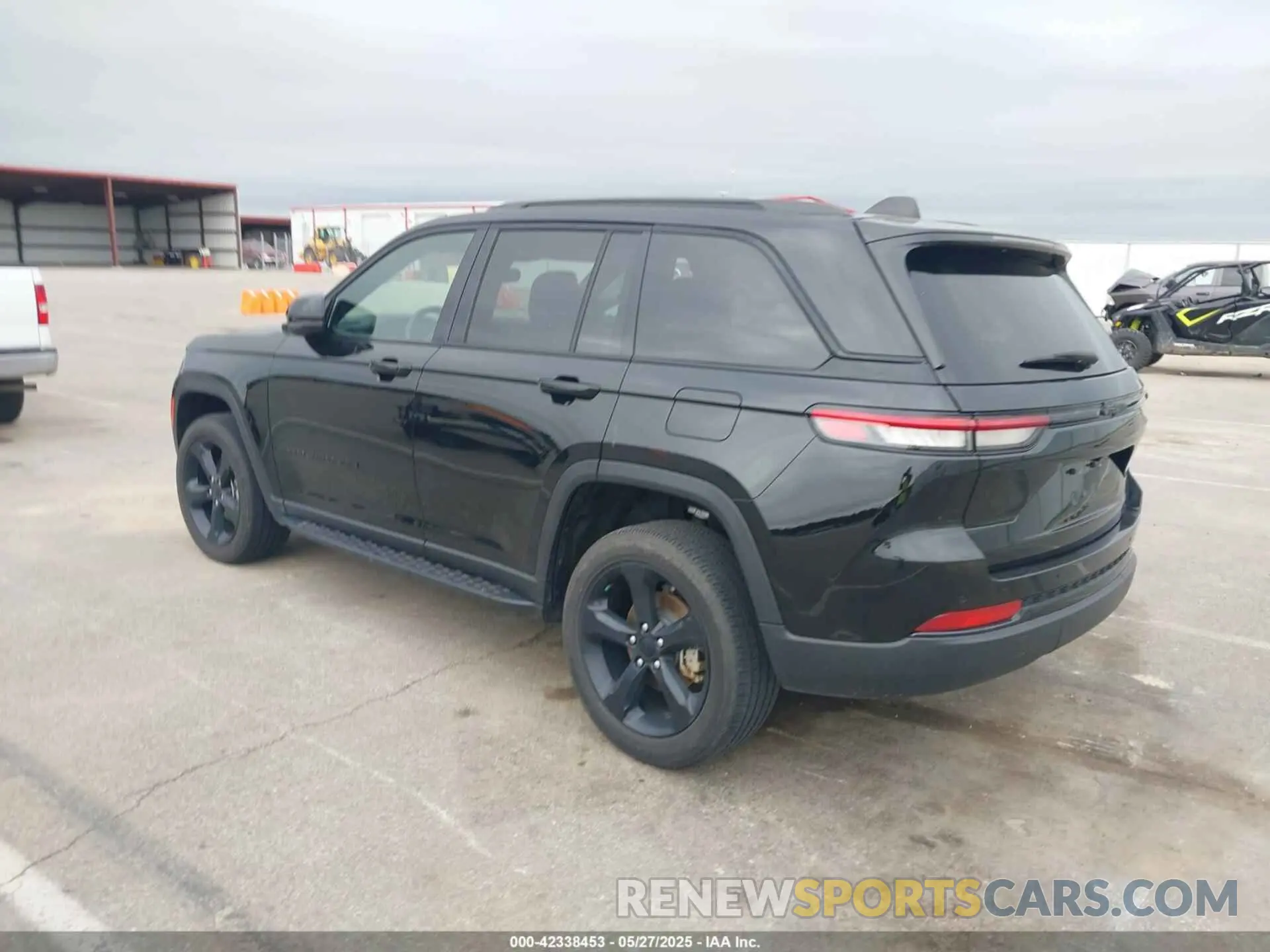 3 Фотография поврежденного автомобиля 1C4RJGAG8PC648073 JEEP GRAND CHEROKEE 2023