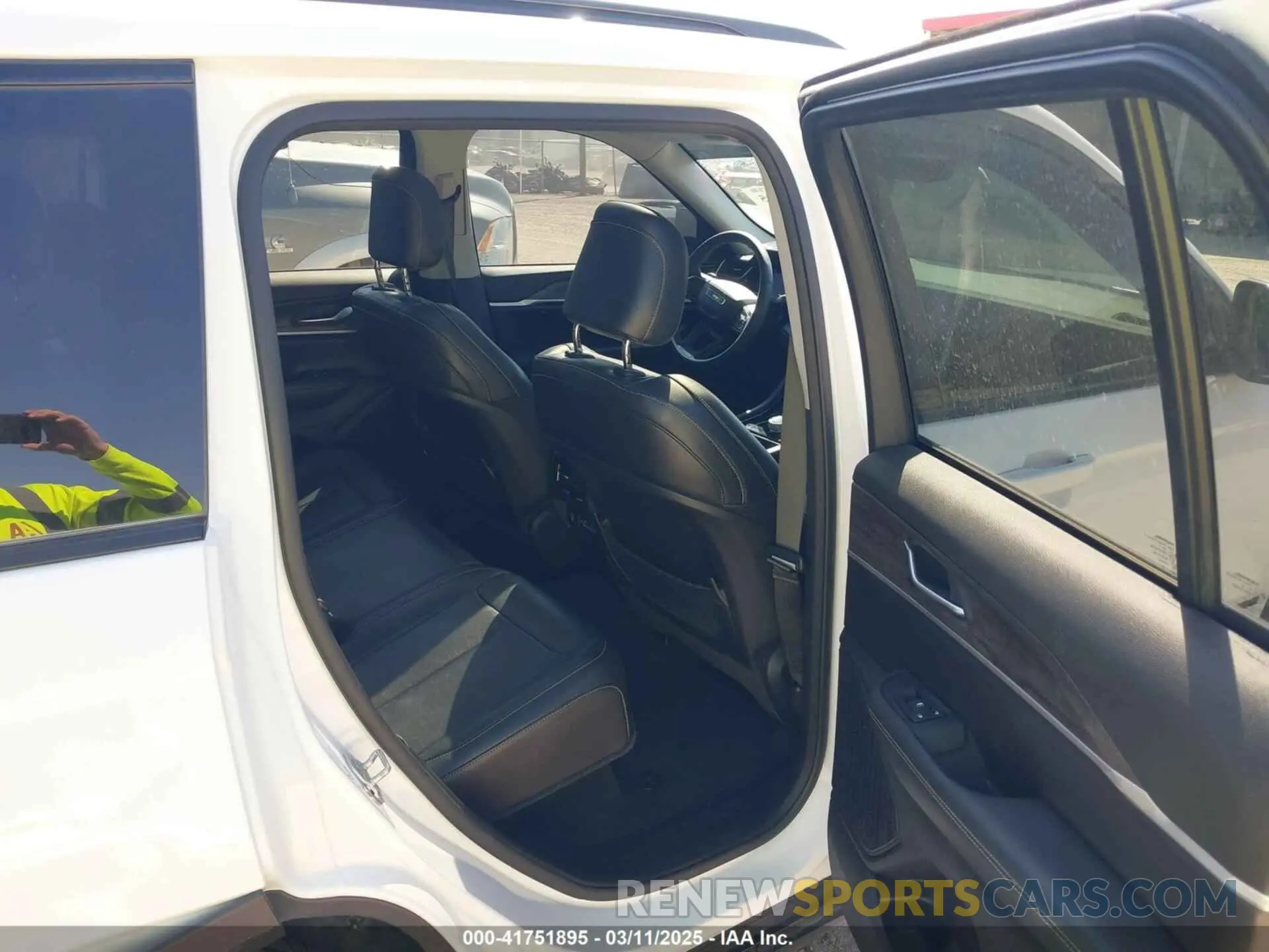 8 Photograph of a damaged car 1C4RJGBG0PC511918 JEEP GRAND CHEROKEE 2023